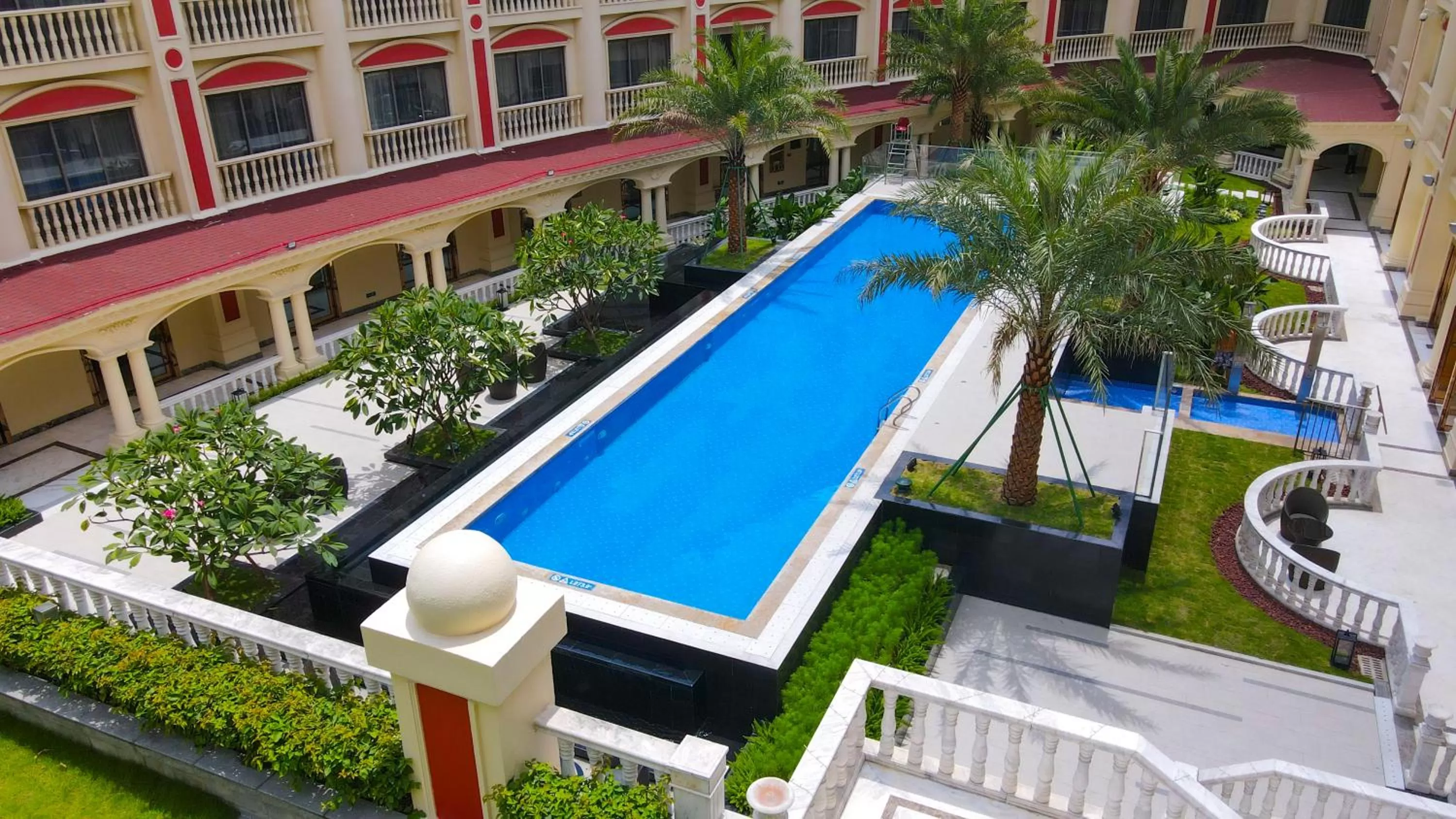 Swimming pool in WYNDHAM Foshan shunde