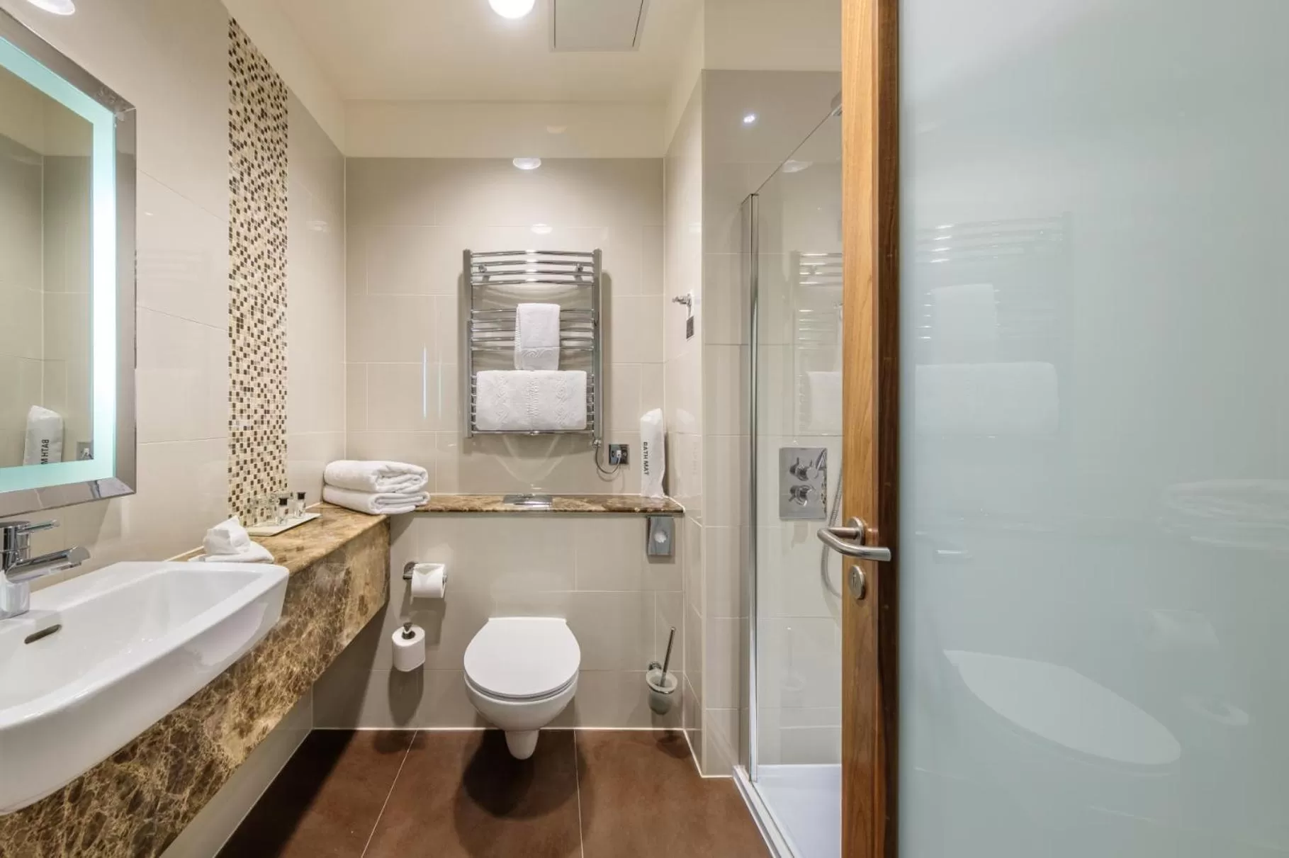 Shower in Wivenhoe House Hotel