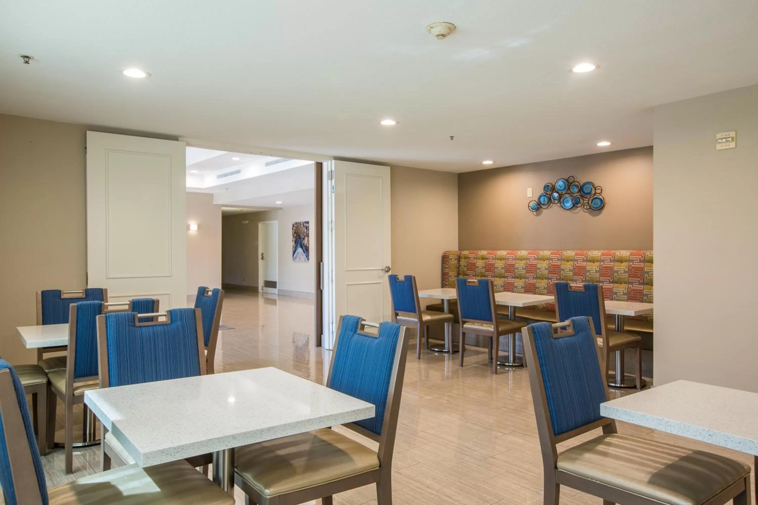 Buffet breakfast in Baymont by Wyndham Albuquerque Airport