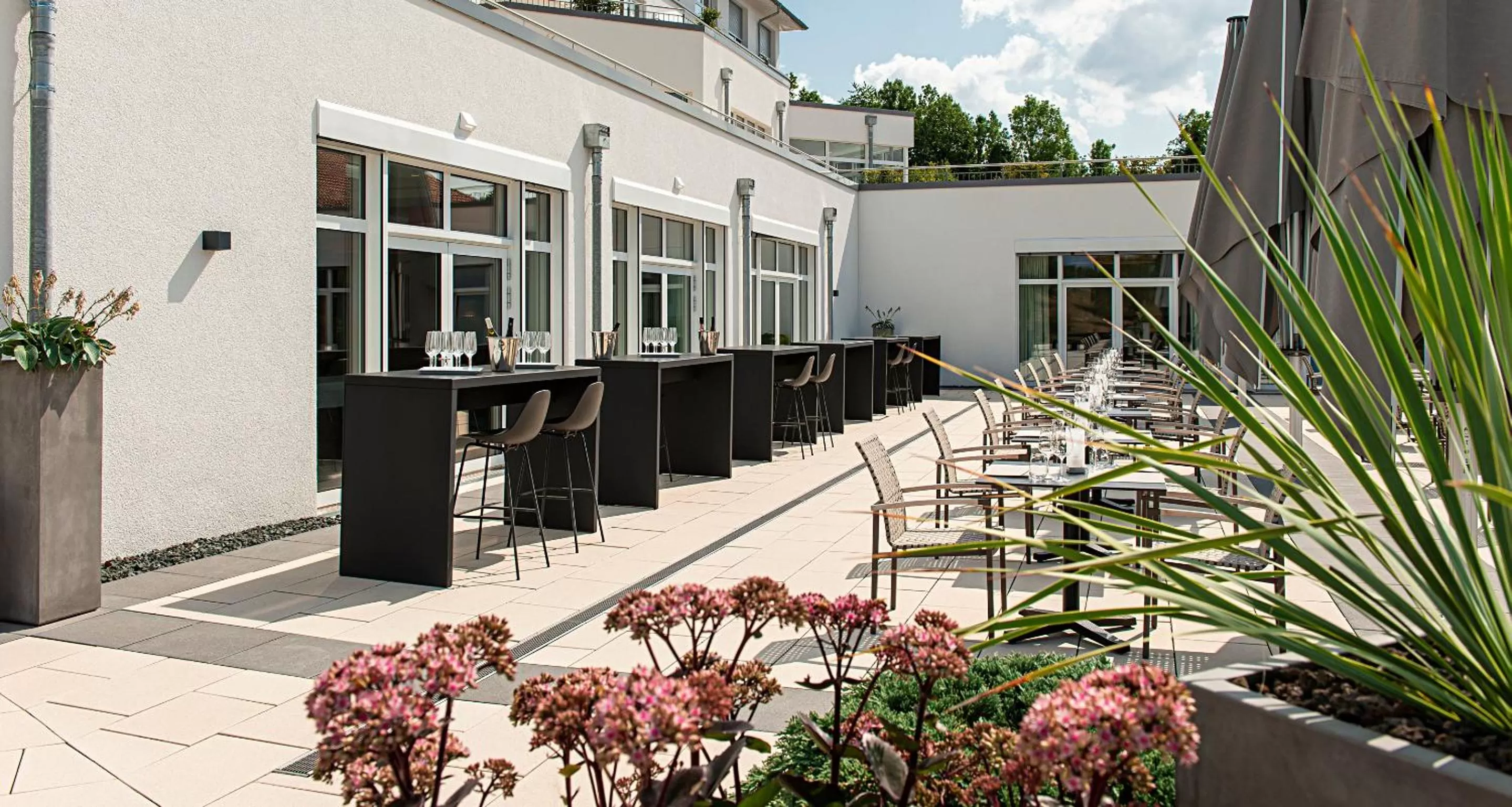 Patio in Victor's Residenz-Hotel Teistungenburg