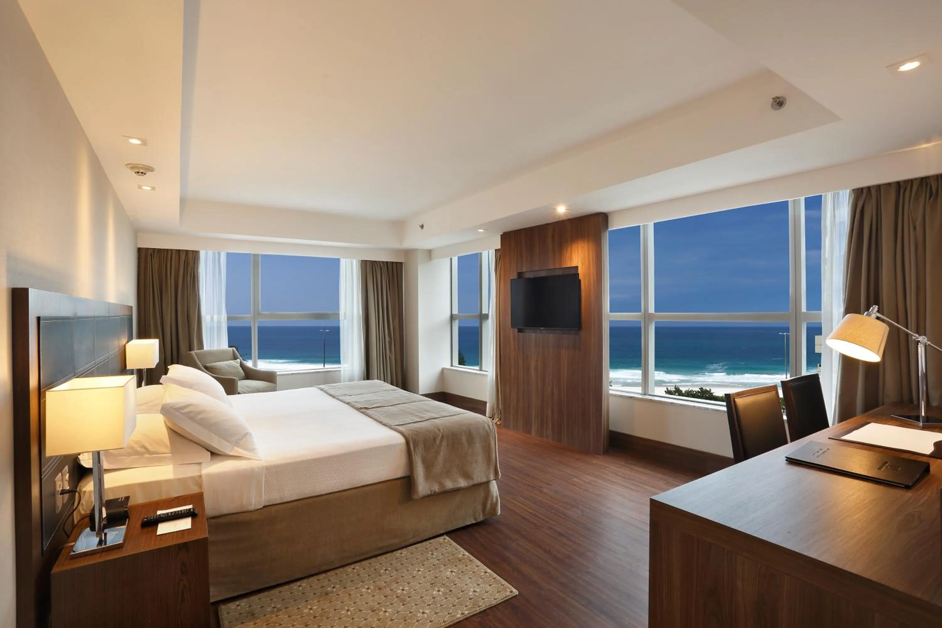 Photo of the whole room, Bed in Windsor Oceanico Hotel