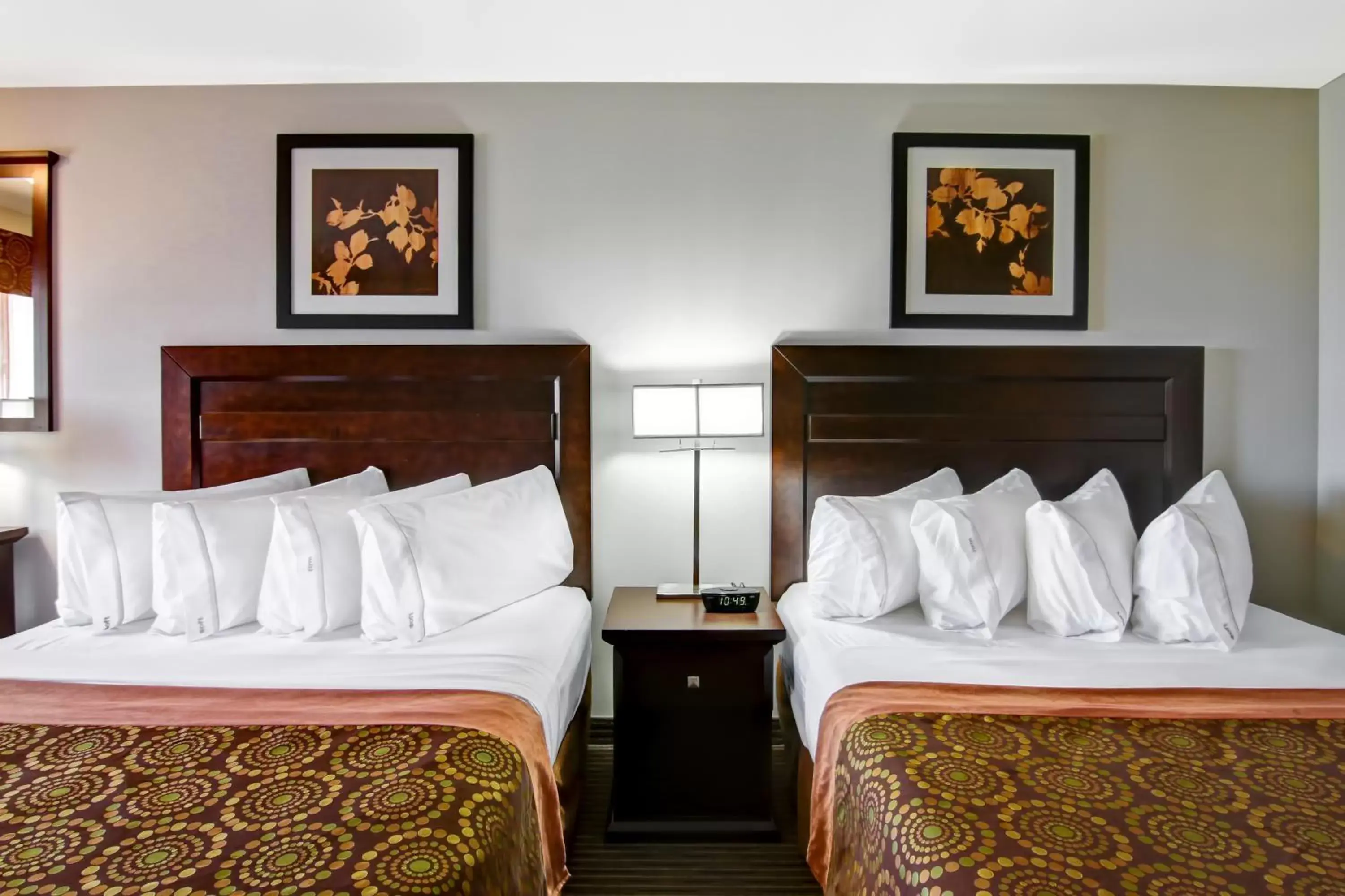 Queen Room with Two Queen Beds in Canalta Hotel Humboldt Queen Room with Two Queen Beds in Canalta Hotel Humboldt