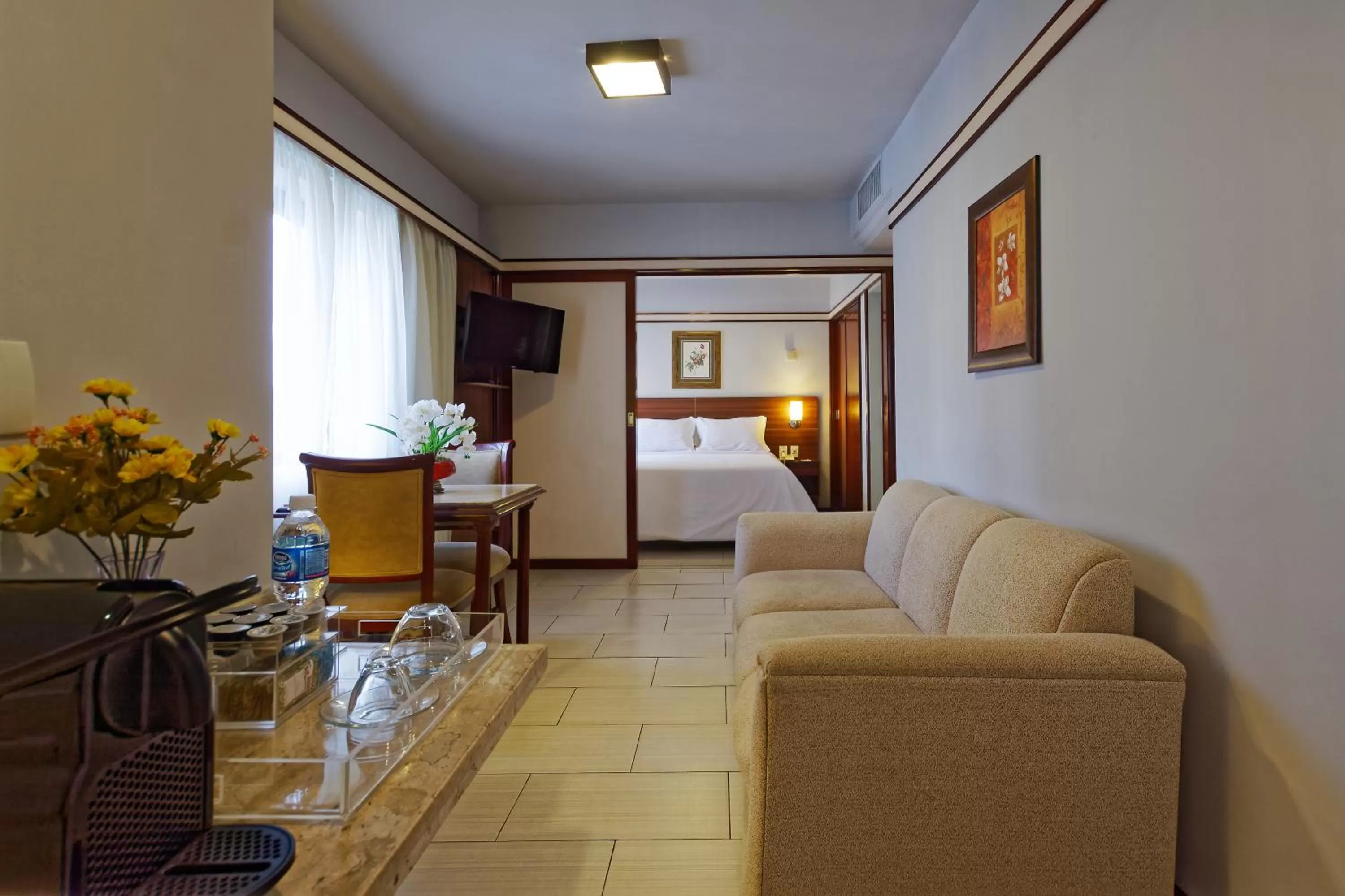 Living room, Bed in Bristol The Time Berrini