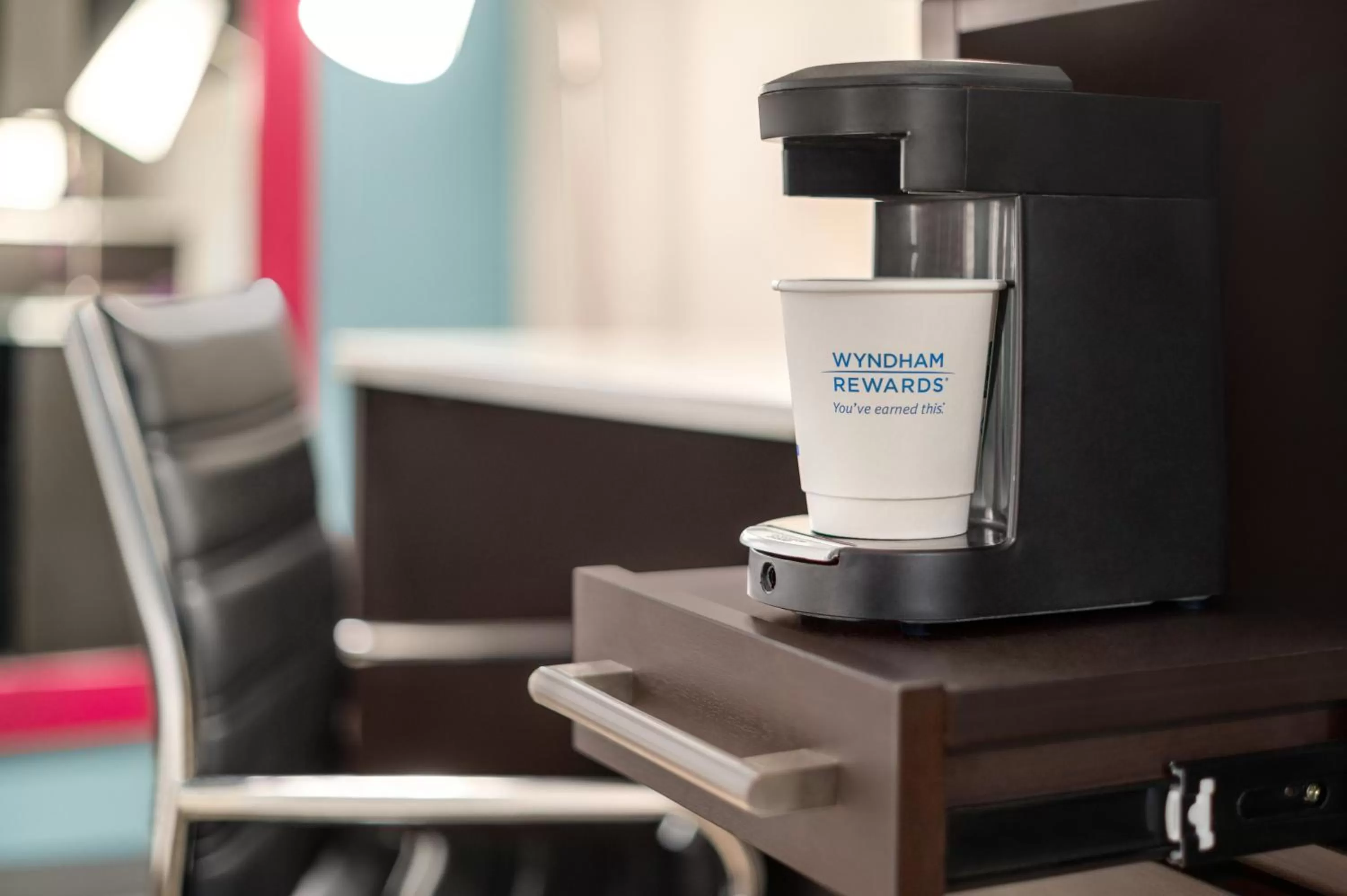 Coffee/tea facilities in La Quinta Inn by Wyndham Columbus Airport Area