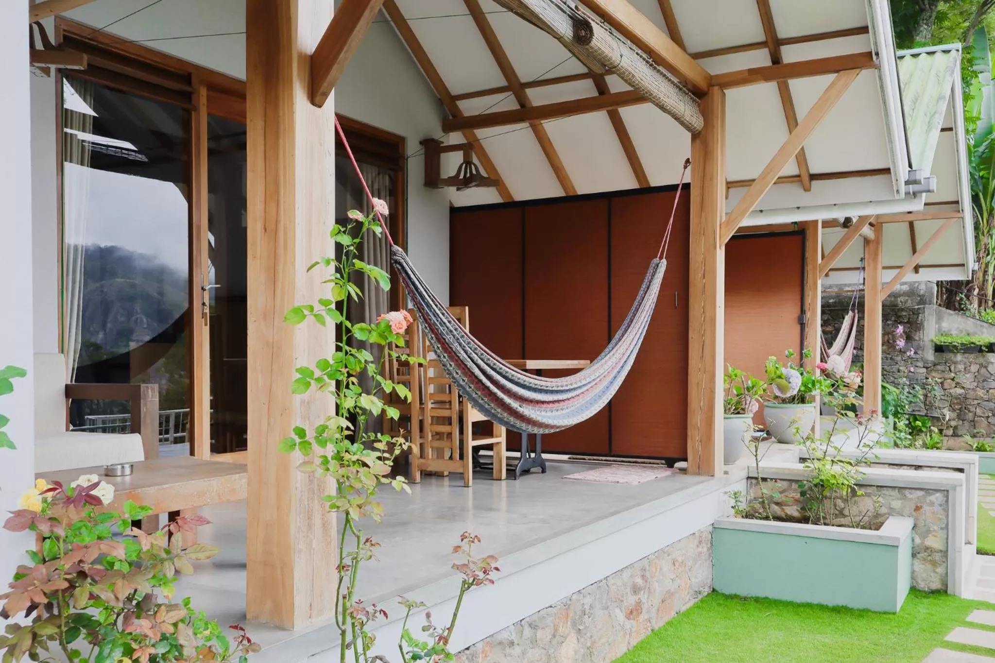 Patio in The One Ella