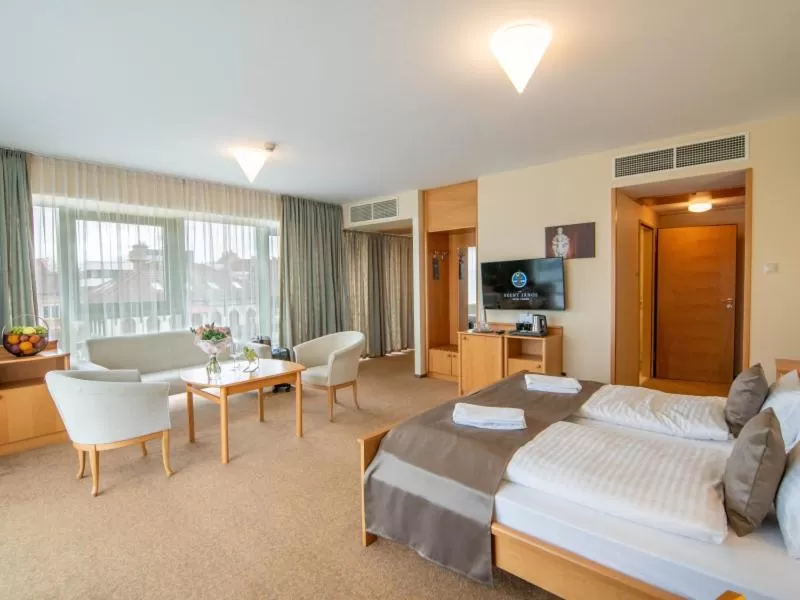 Photo of the whole room, Bed in Szent János Hotel