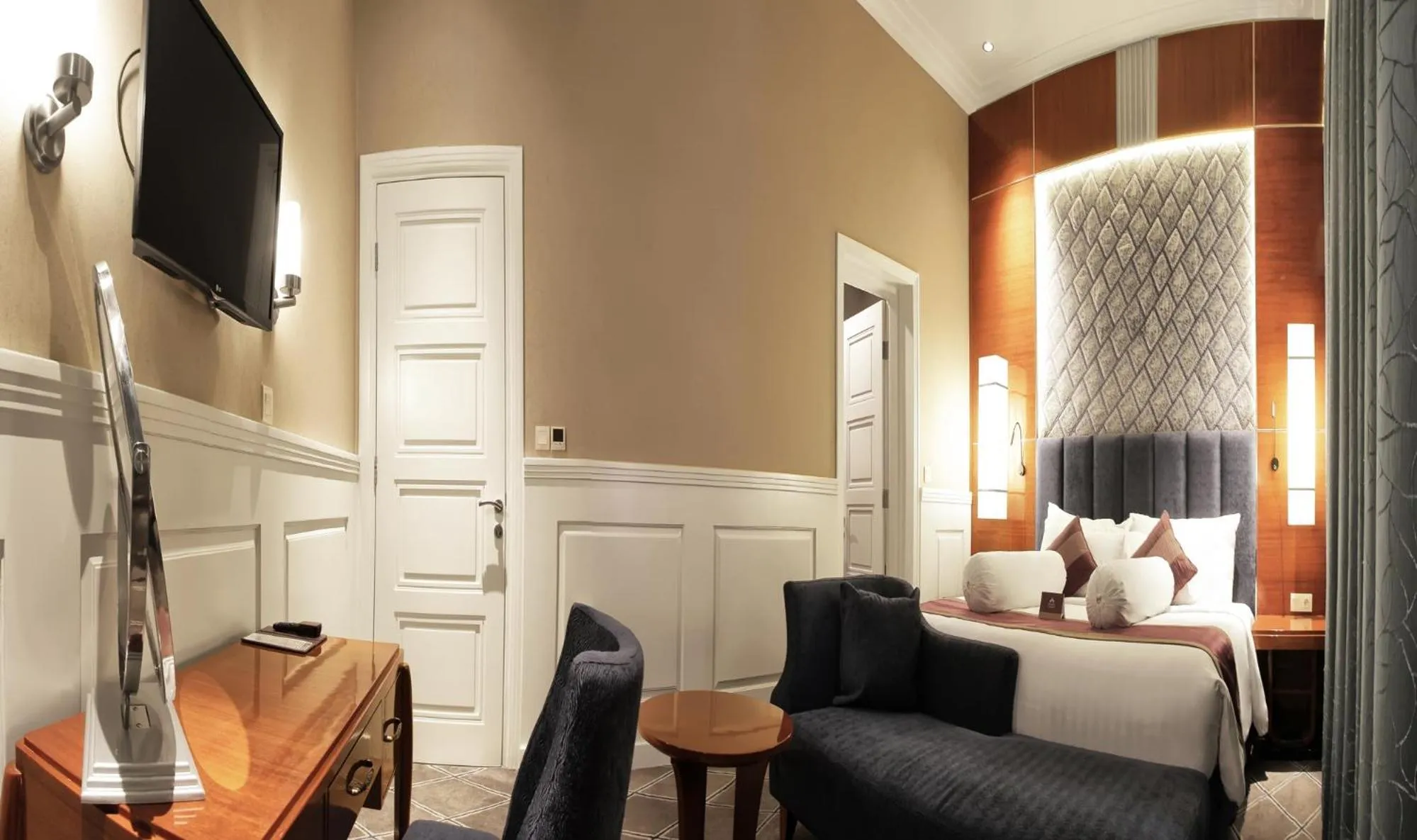 Bedroom, Bed in Grand Hotel Preanger