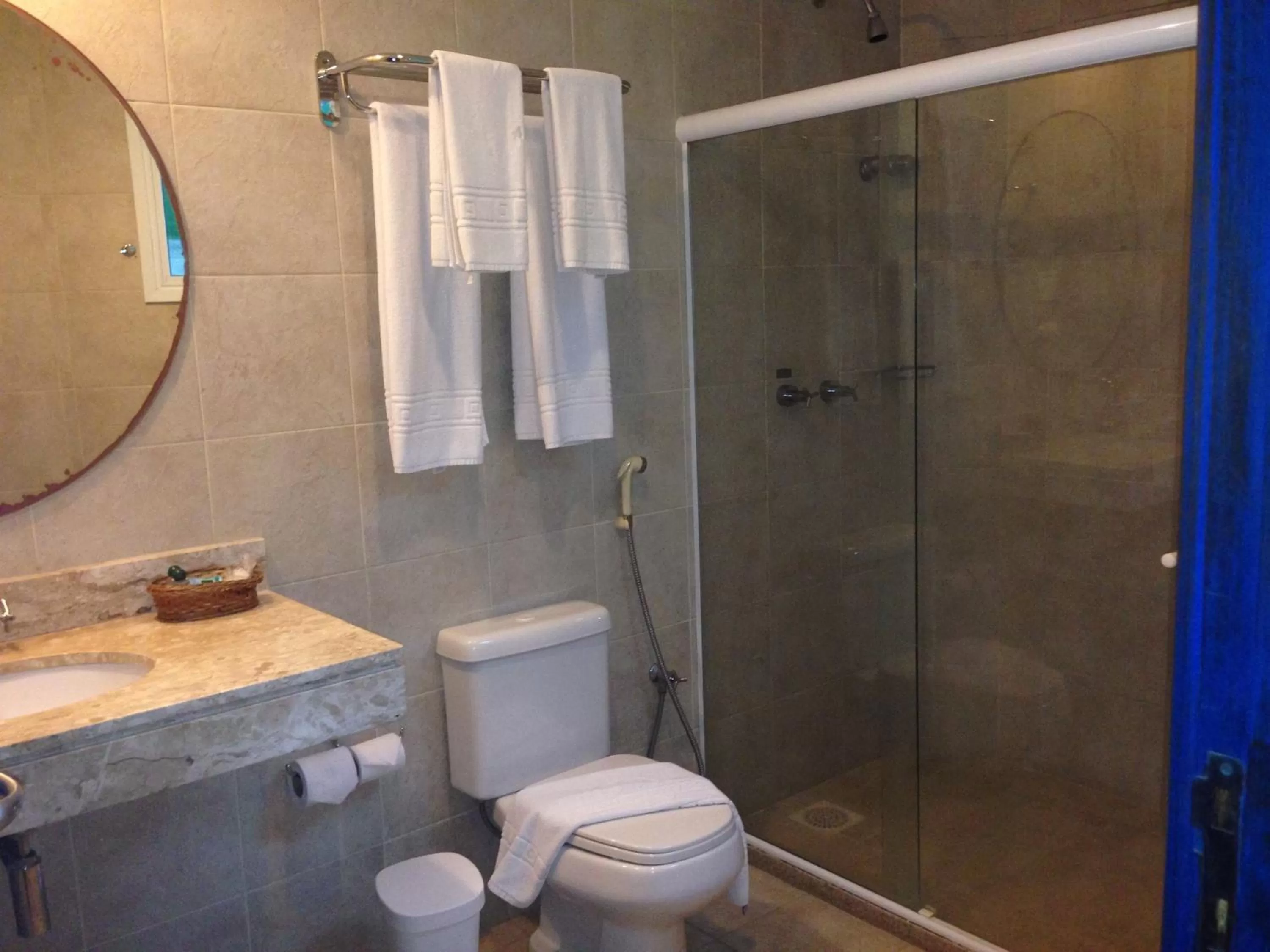 Bathroom in Farol de Itapuã Praia Hotel