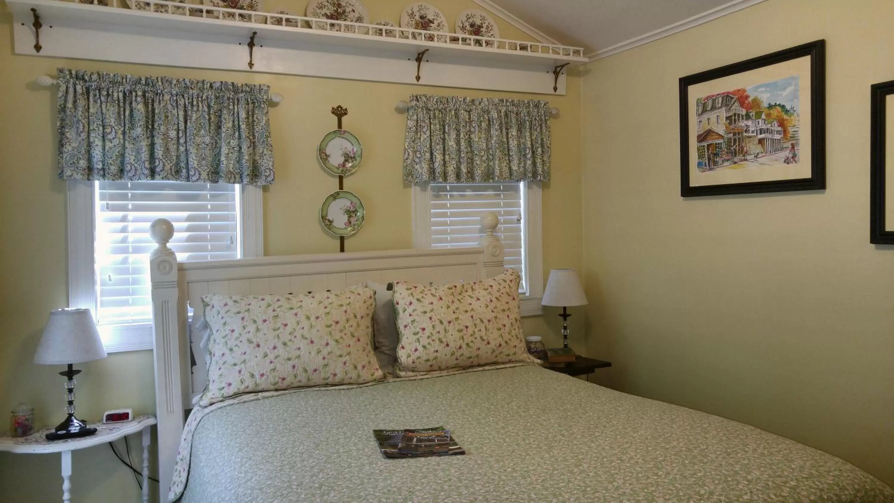 Bed in Hidden Springs Bed and Breakfast