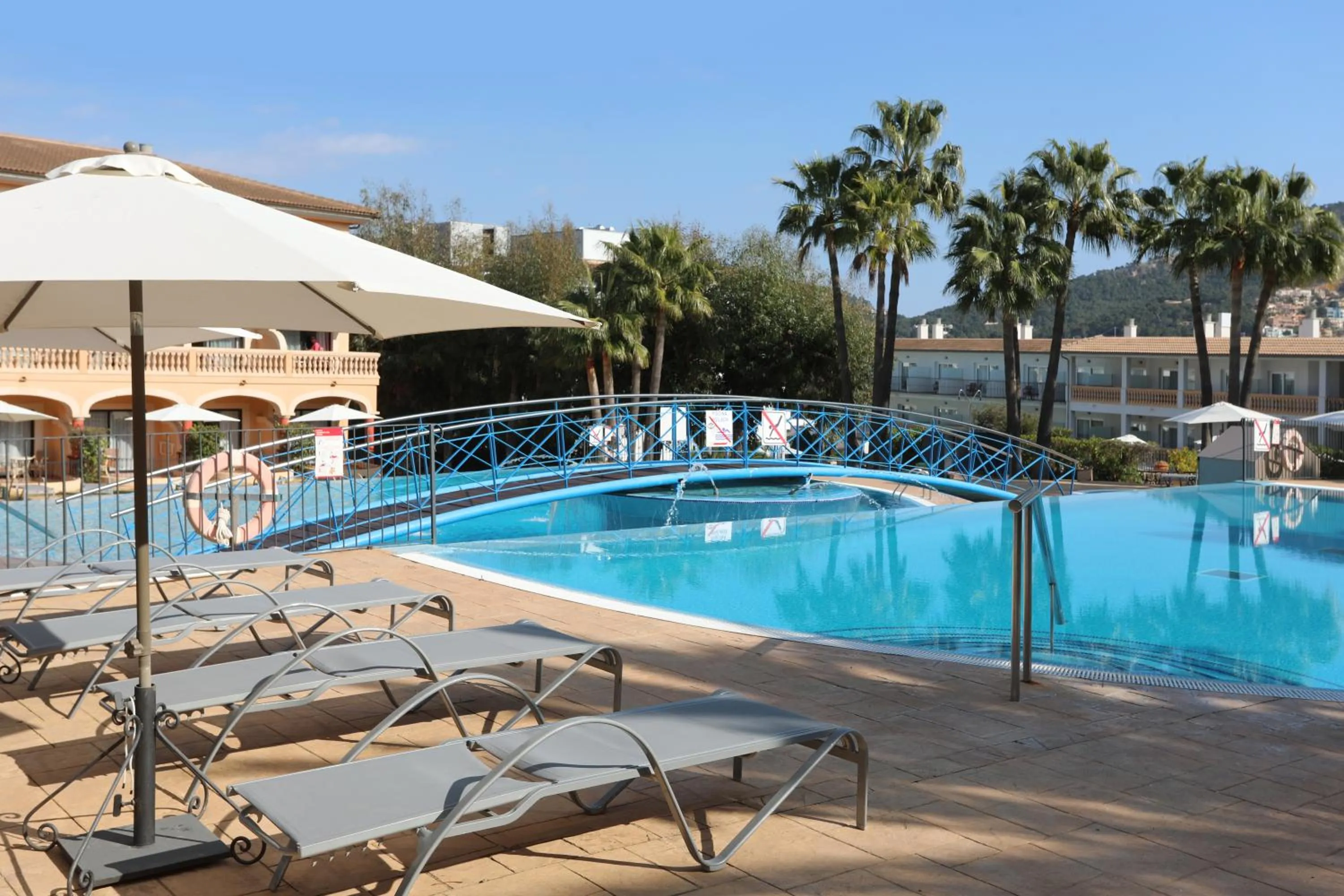 Swimming pool in Mon Port Hotel & Spa
