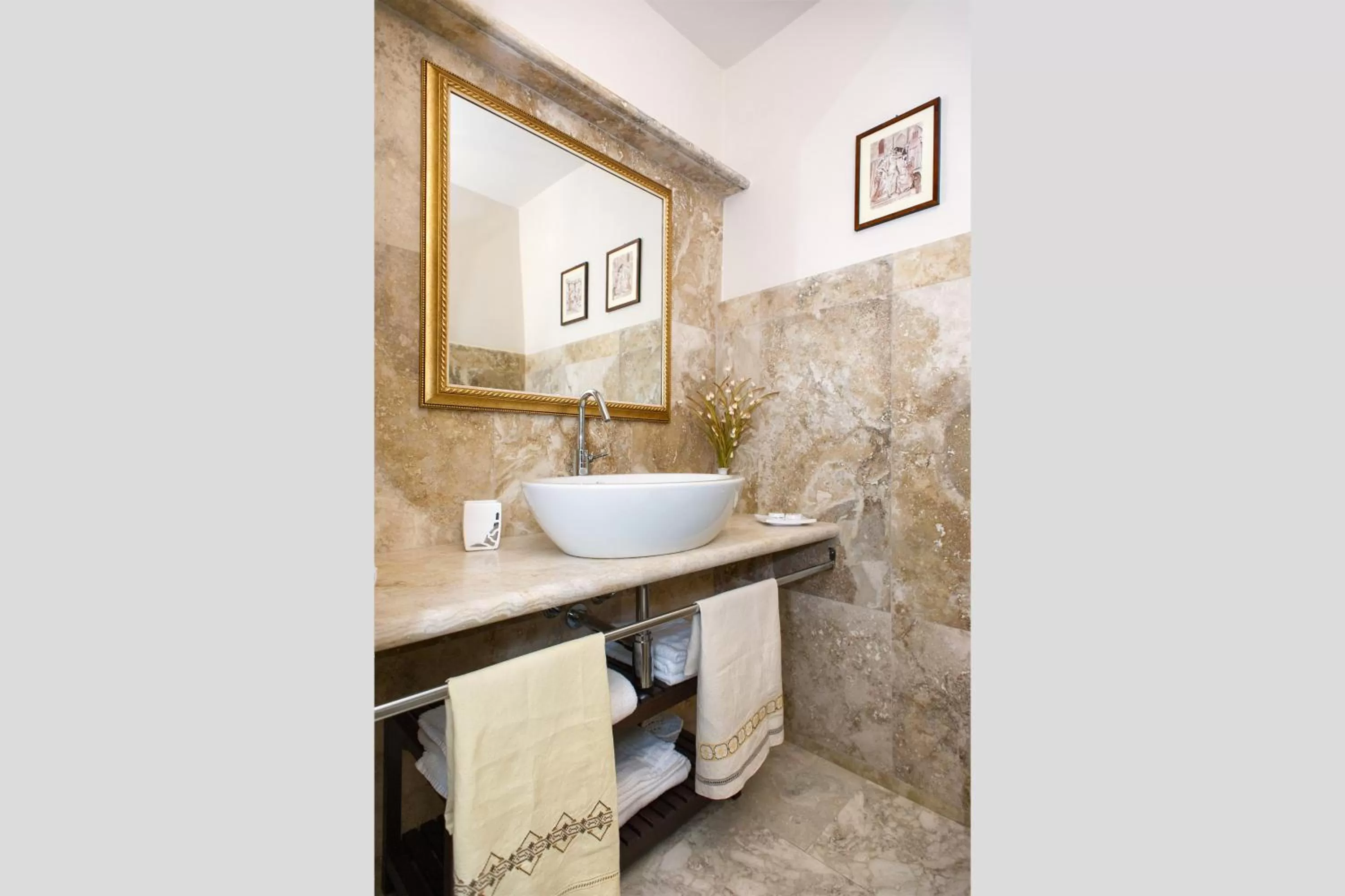 Toilet in Relais Dei Mercanti B&B And Suites