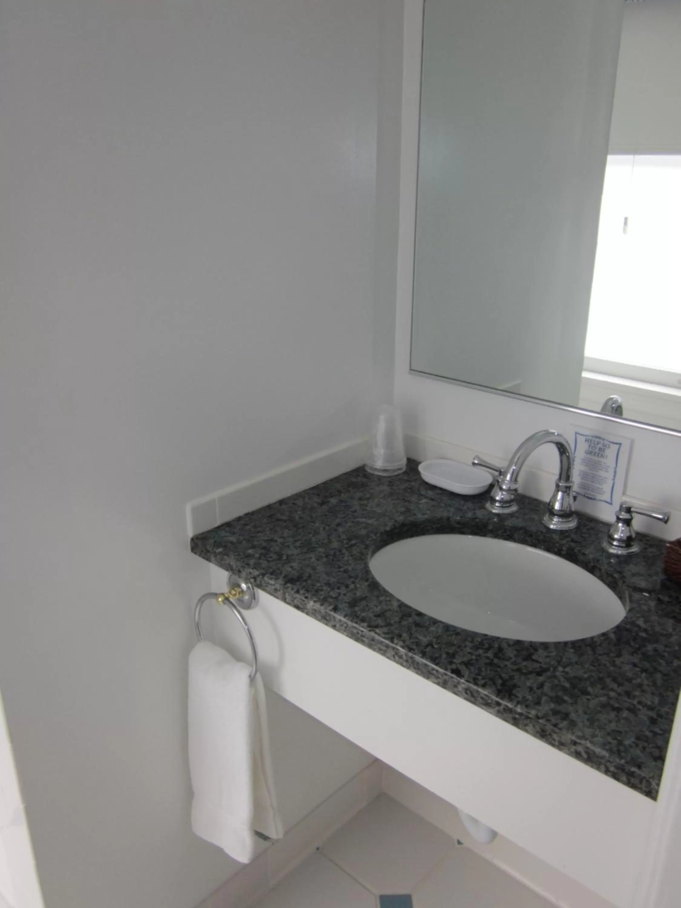 Bathroom in Stanton House Inn