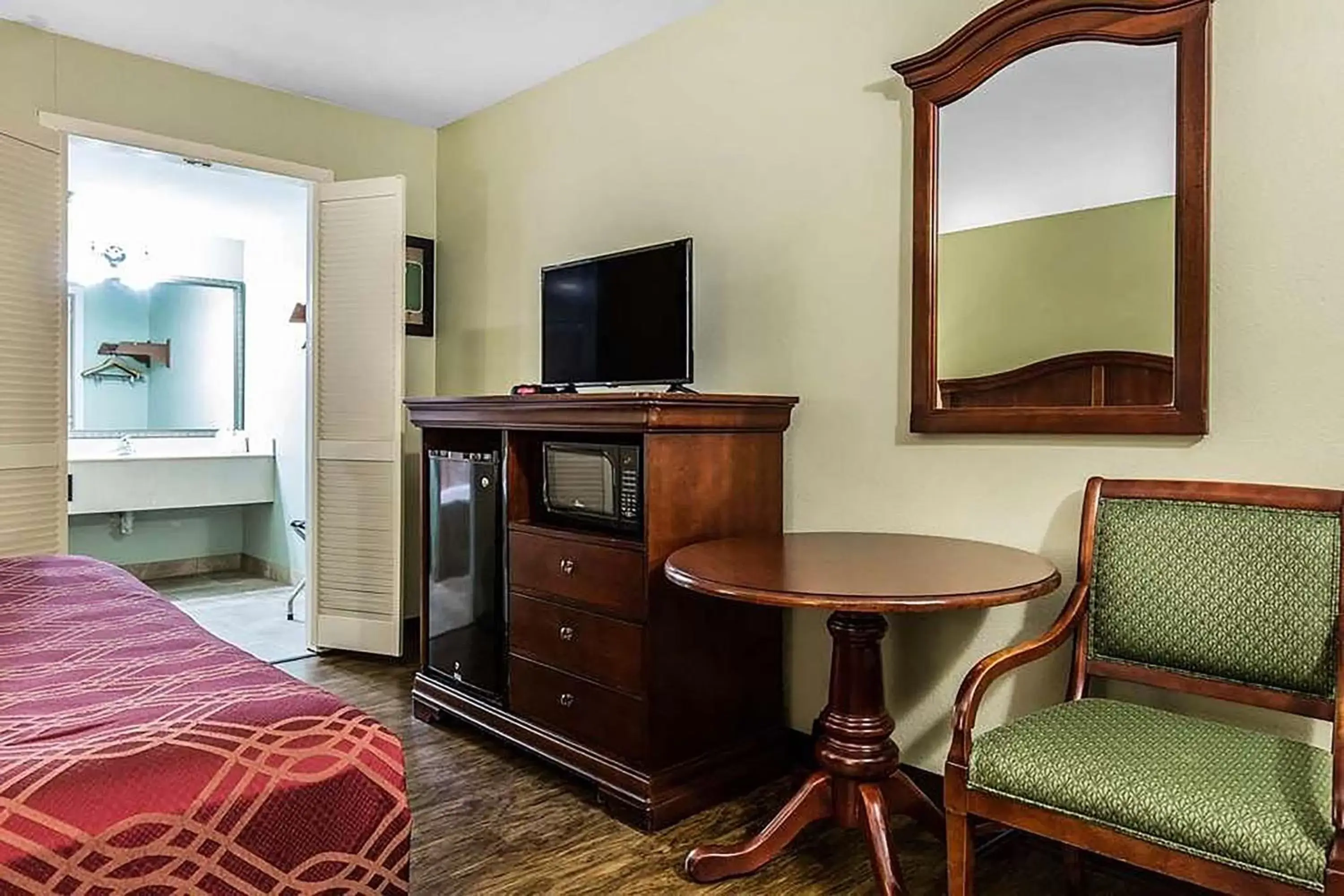 Double Room with Two Double Beds - Non-Smoking in Baymont by Wyndham Branson Thousand Hills Double Room with Two Double Beds - Non-Smoking in Baymont by Wyndham Branson Thousand Hills