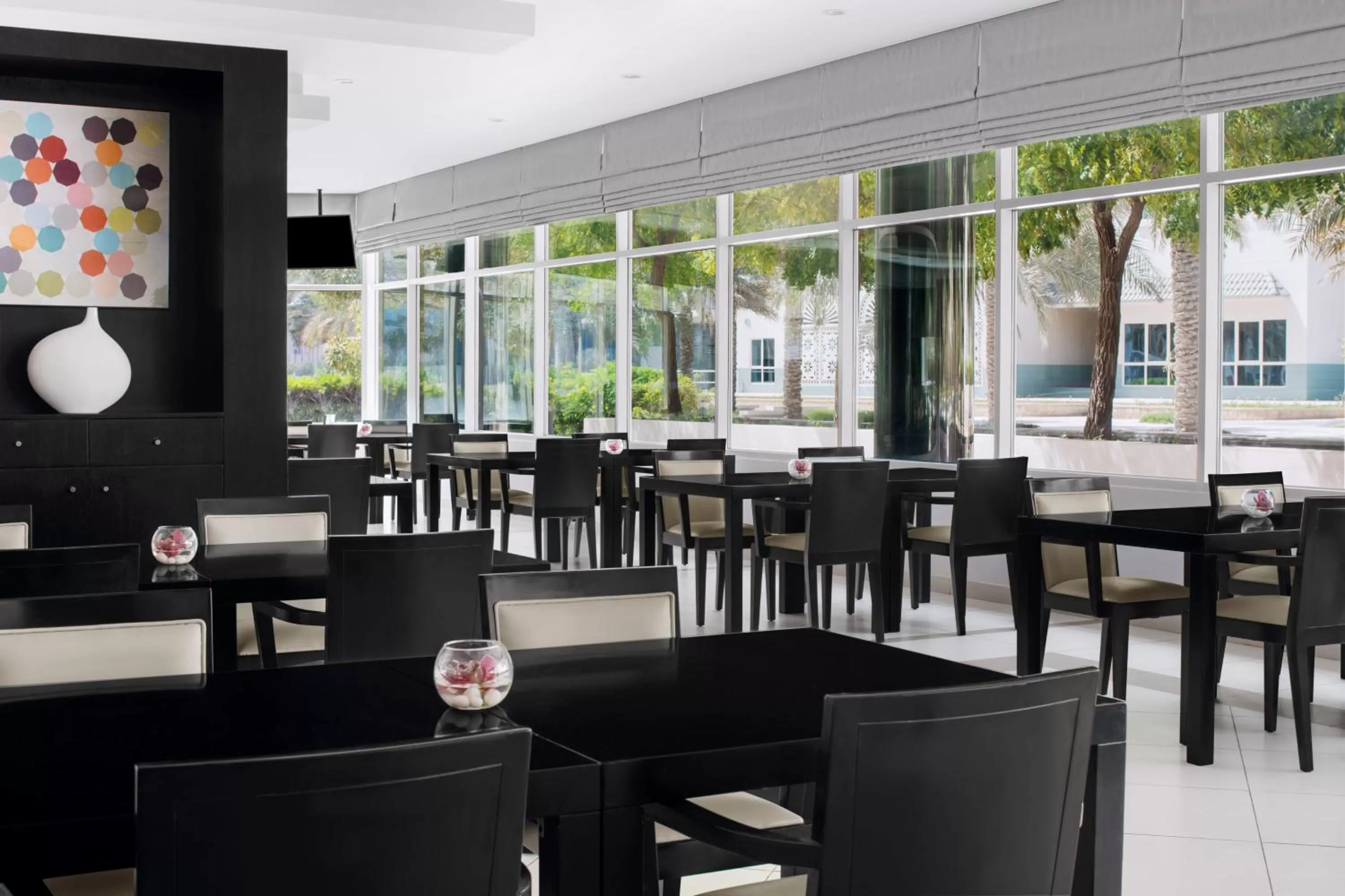 Restaurant/places to eat in Holiday Inn Express Dubai Internet City by IHG