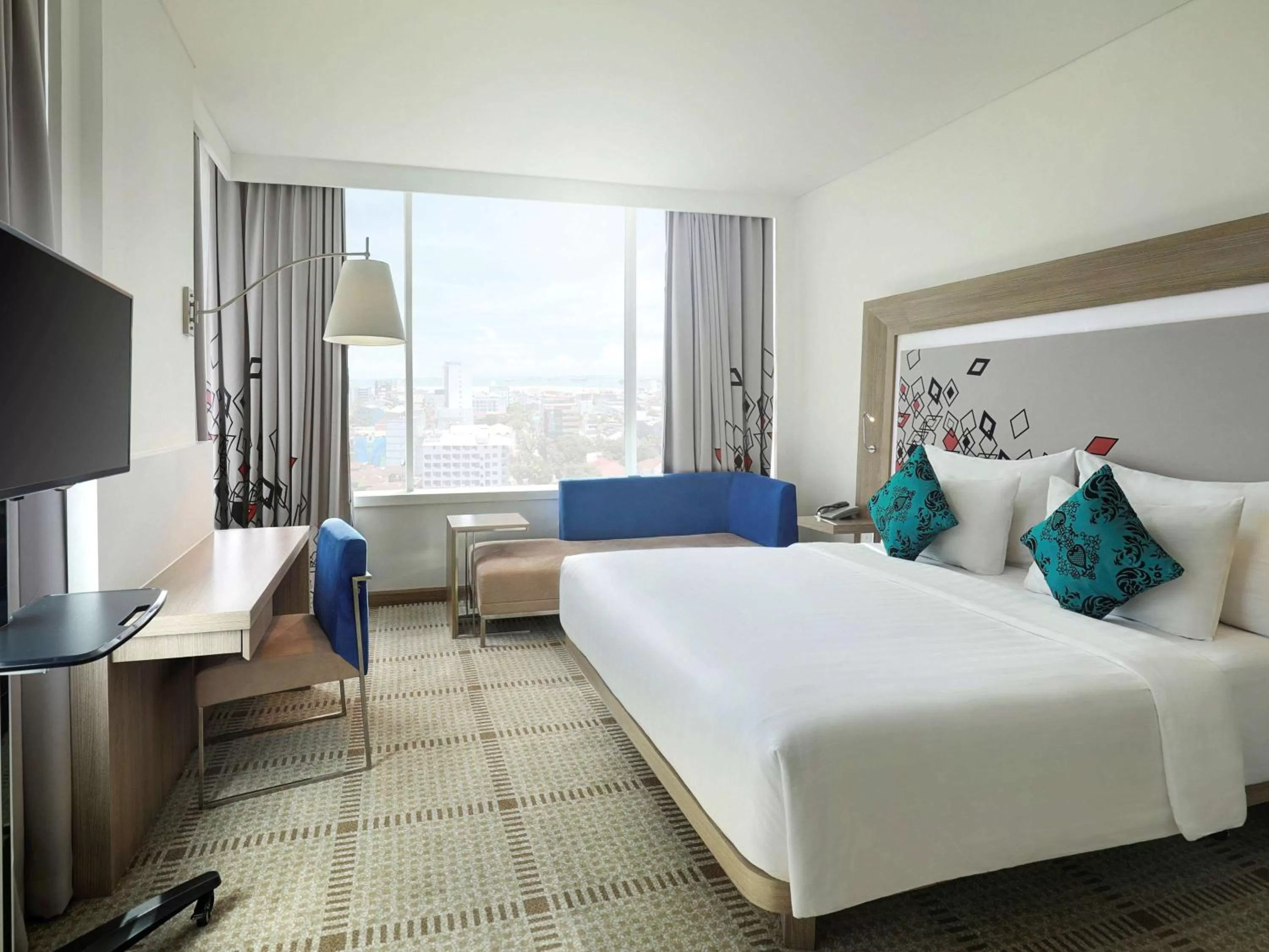 Photo of the whole room, Bed in Novotel Makassar Grand Shayla