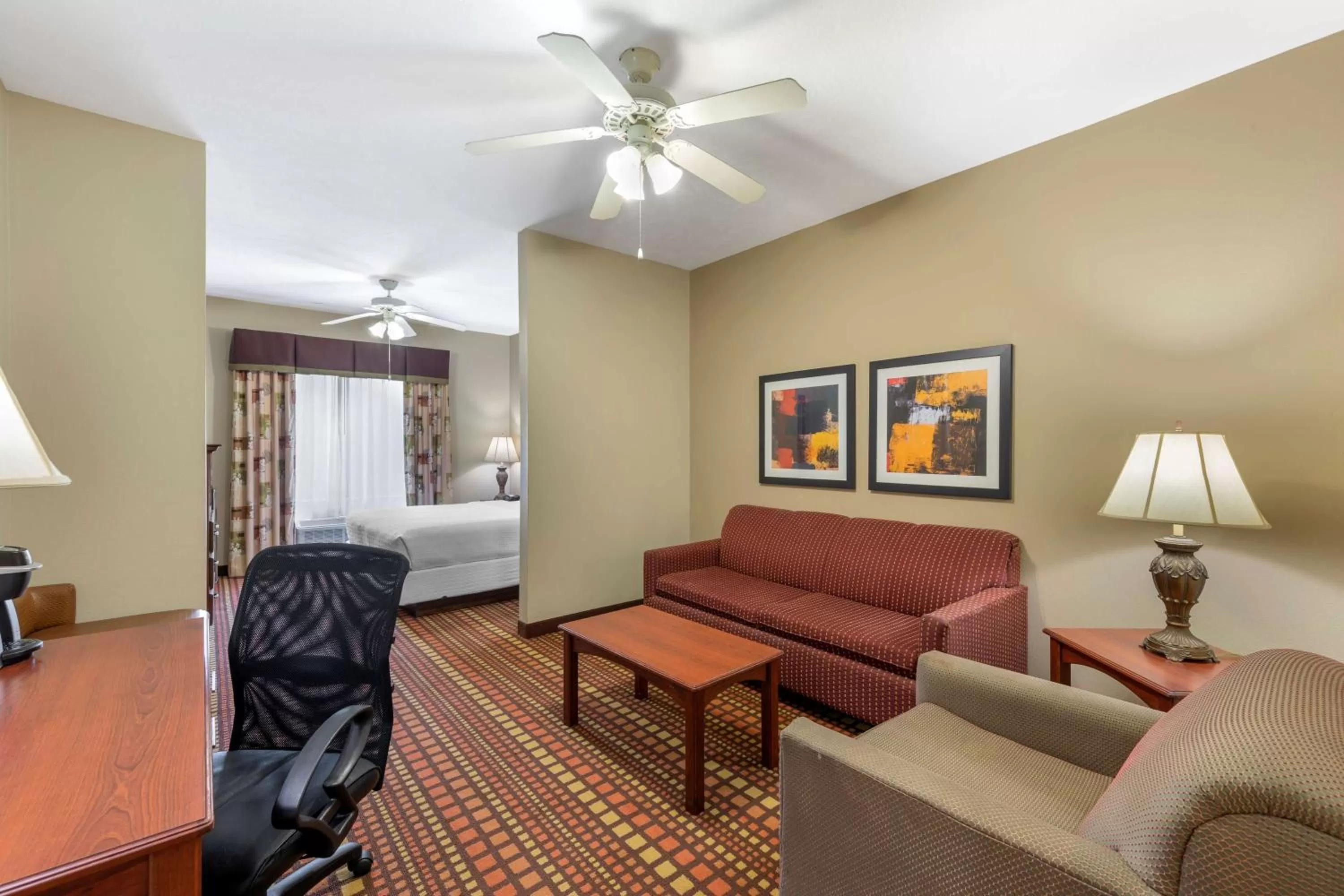 Photo of the whole room, Bed in Best Western Plus Gadsden Hotel & Suites
