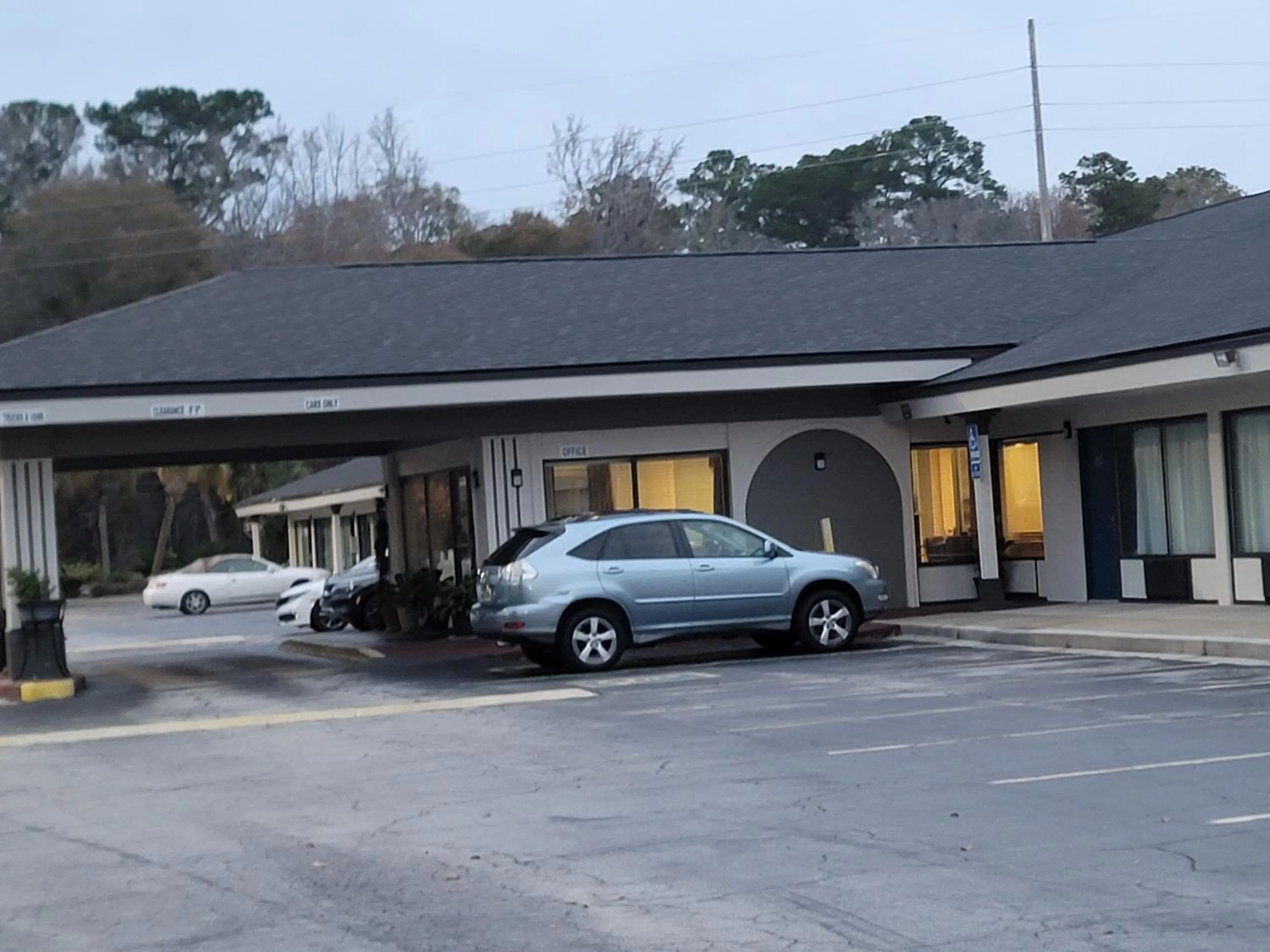 Property building in Studio 6 Suites Hinesville, GA