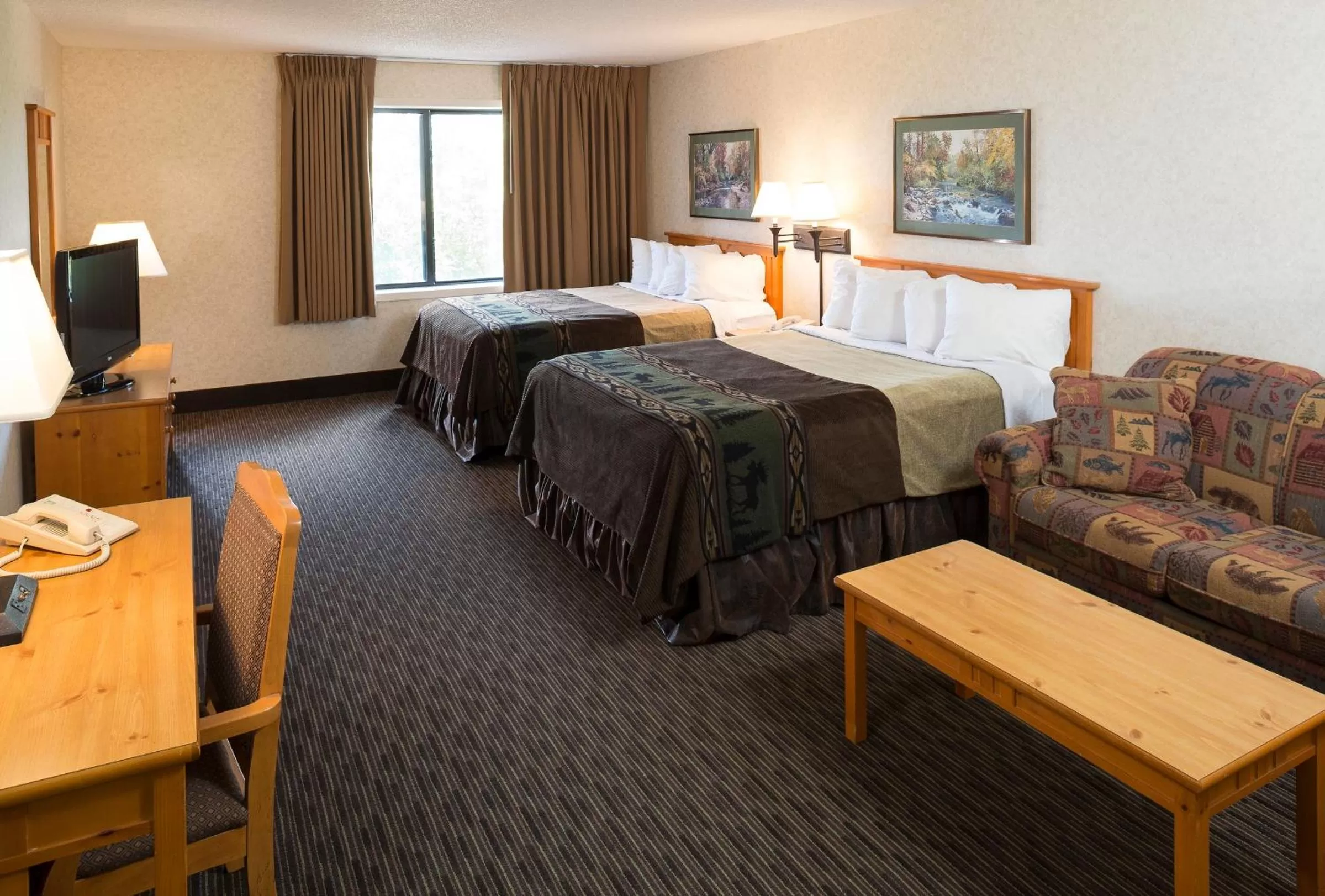 Photo of the whole room, Bed in Kelly Inn and Suites Mitchell