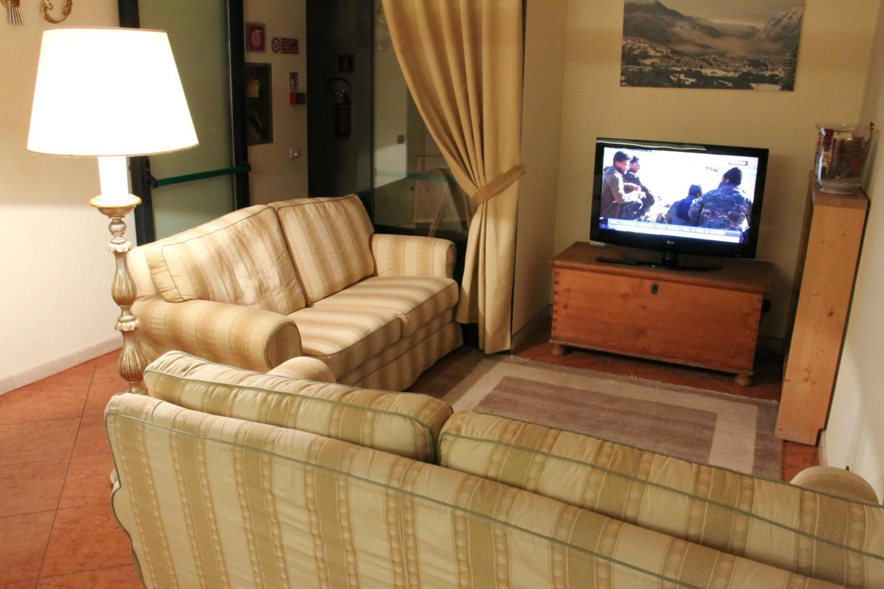 Communal lounge/ TV room in Hotel Belvedere Dolomiti