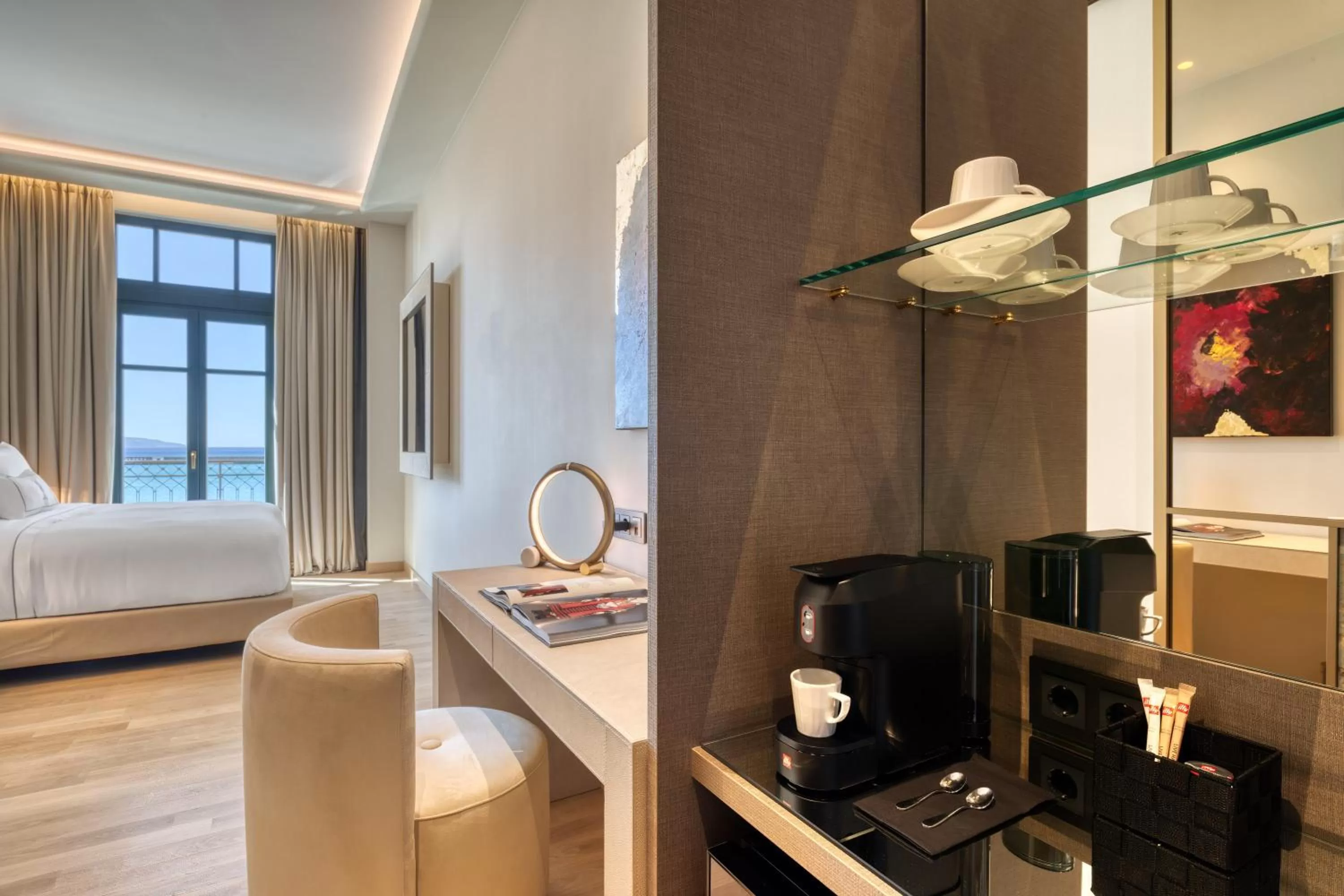 Coffee/tea facilities, Bed in Grand Hotel Kalamata