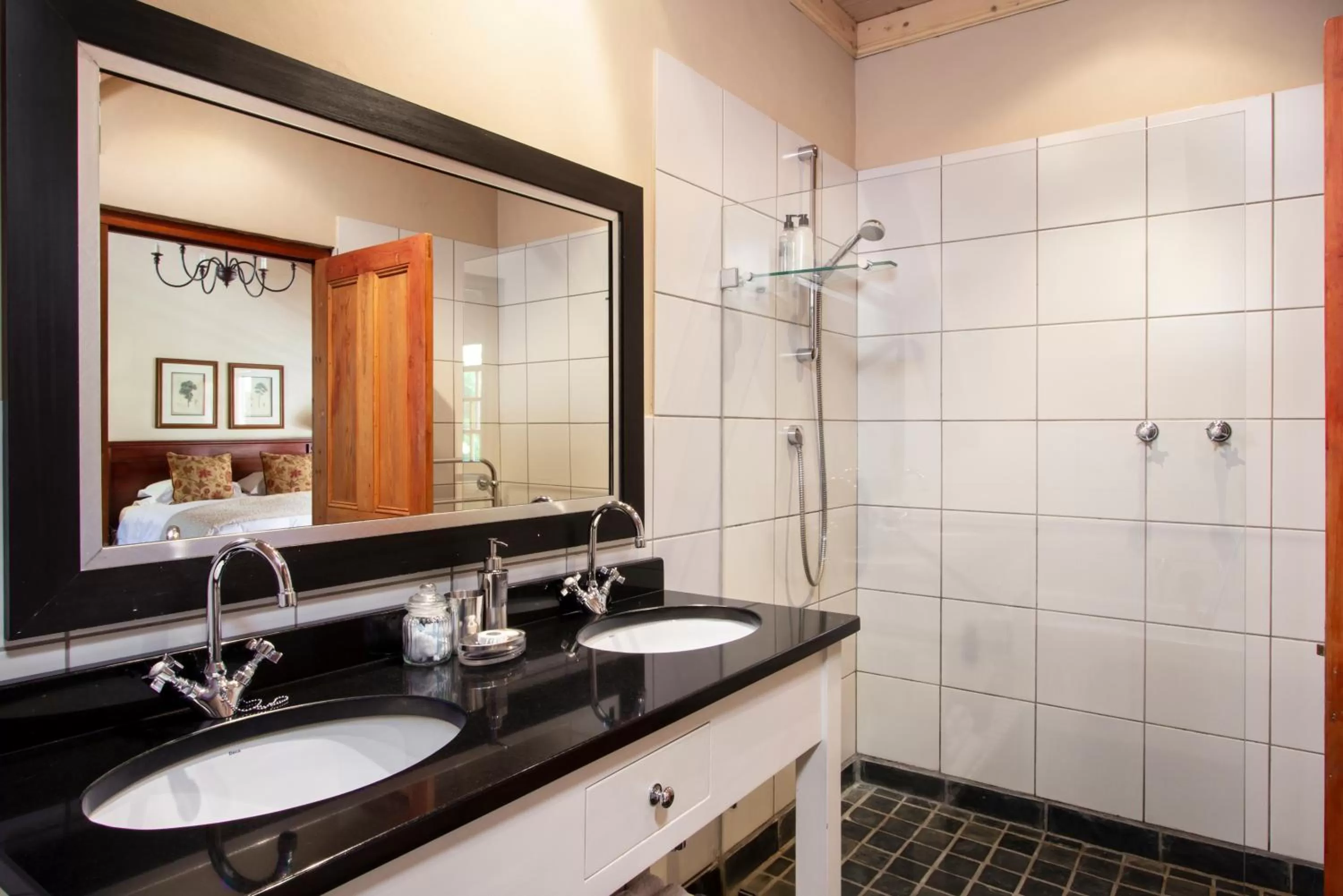 Bathroom in De Hoek Manor