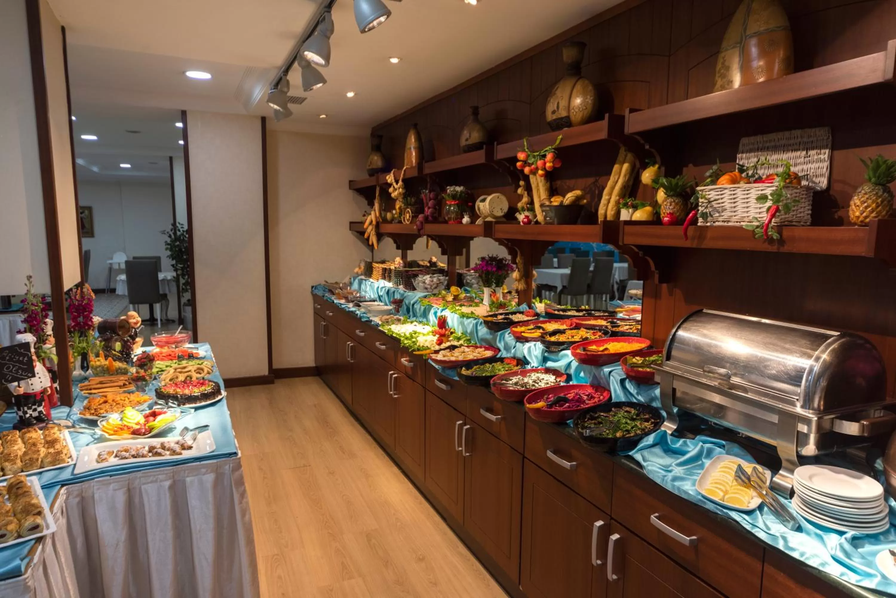 Food and drinks in Viva Deluxe Hotel