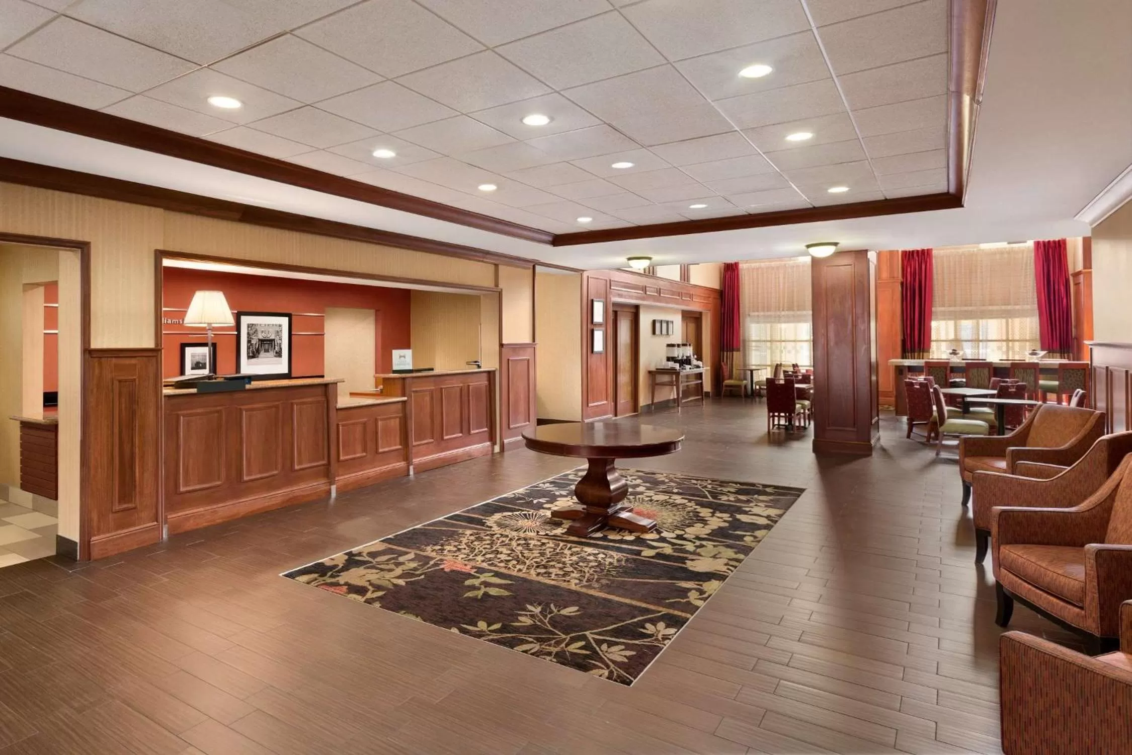 Lobby or reception in Hampton Inn & Suites Williamsburg Historic District