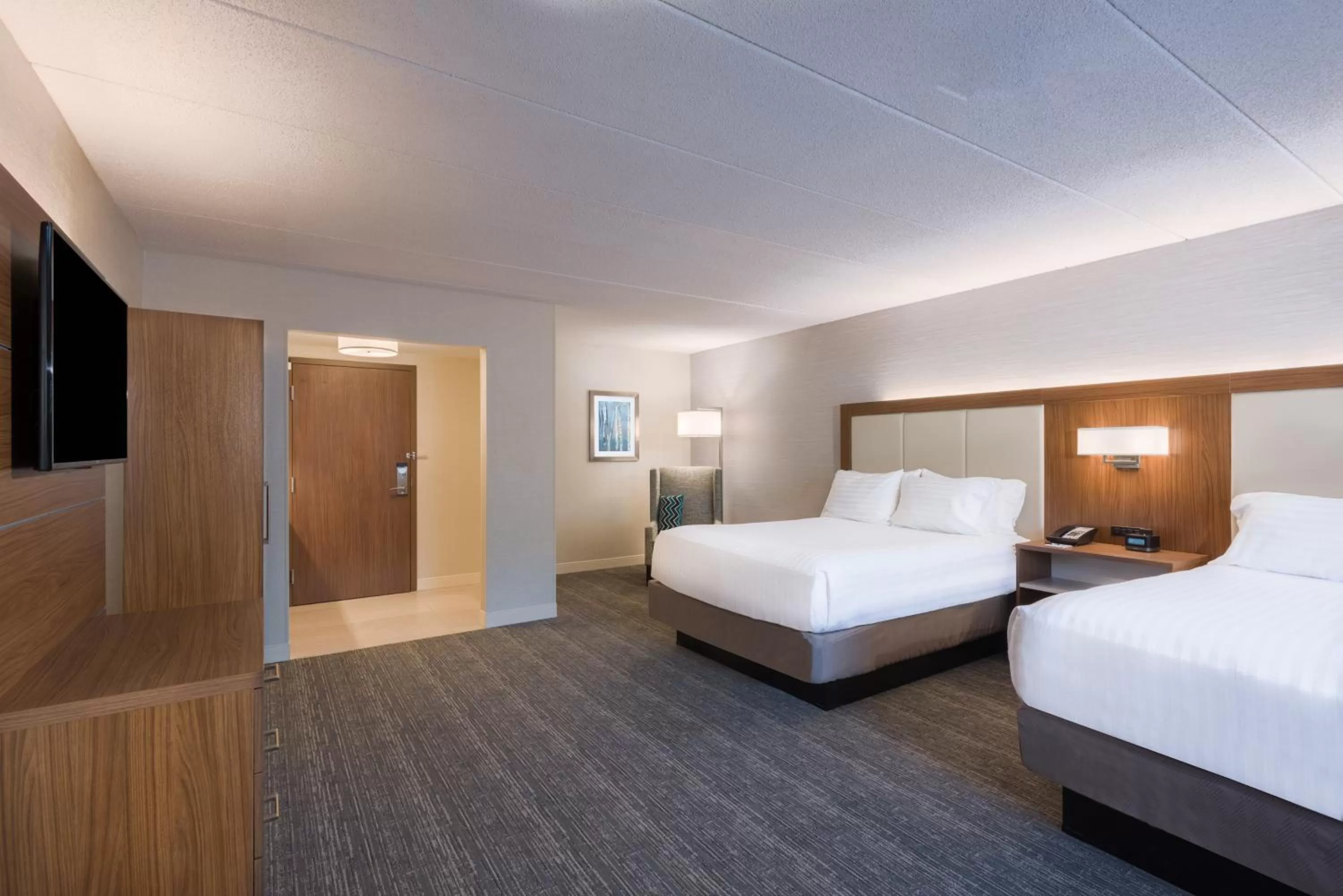 Bed in Holiday Inn Express Boston-Waltham by IHG