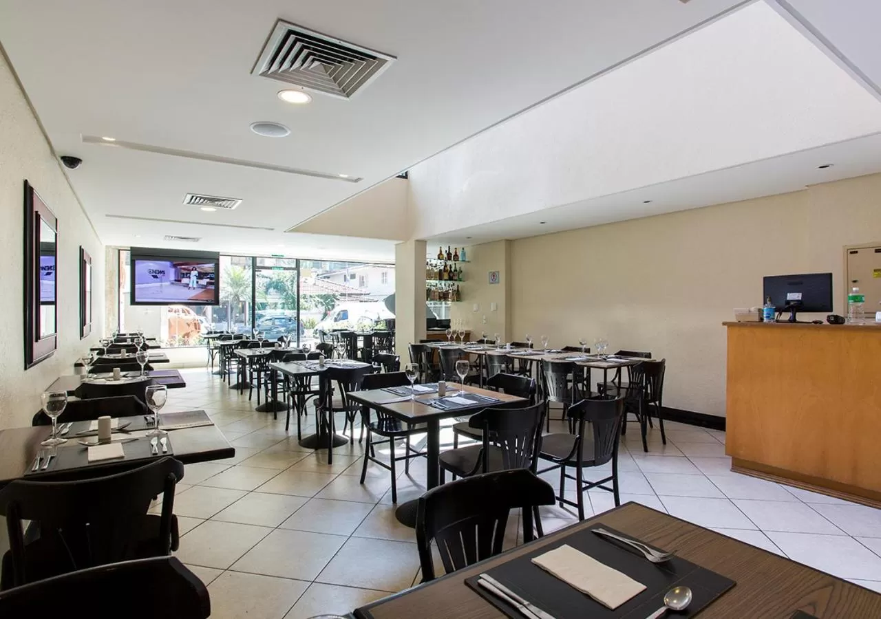 Restaurant/places to eat in Estanplaza Nações Unidas