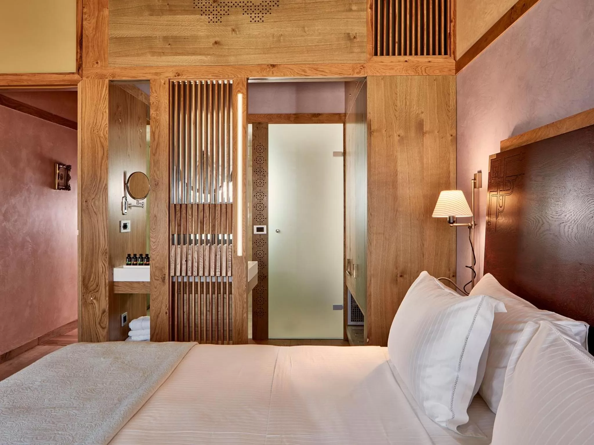 Bathroom, Bed in Domus Renier Boutique Hotel