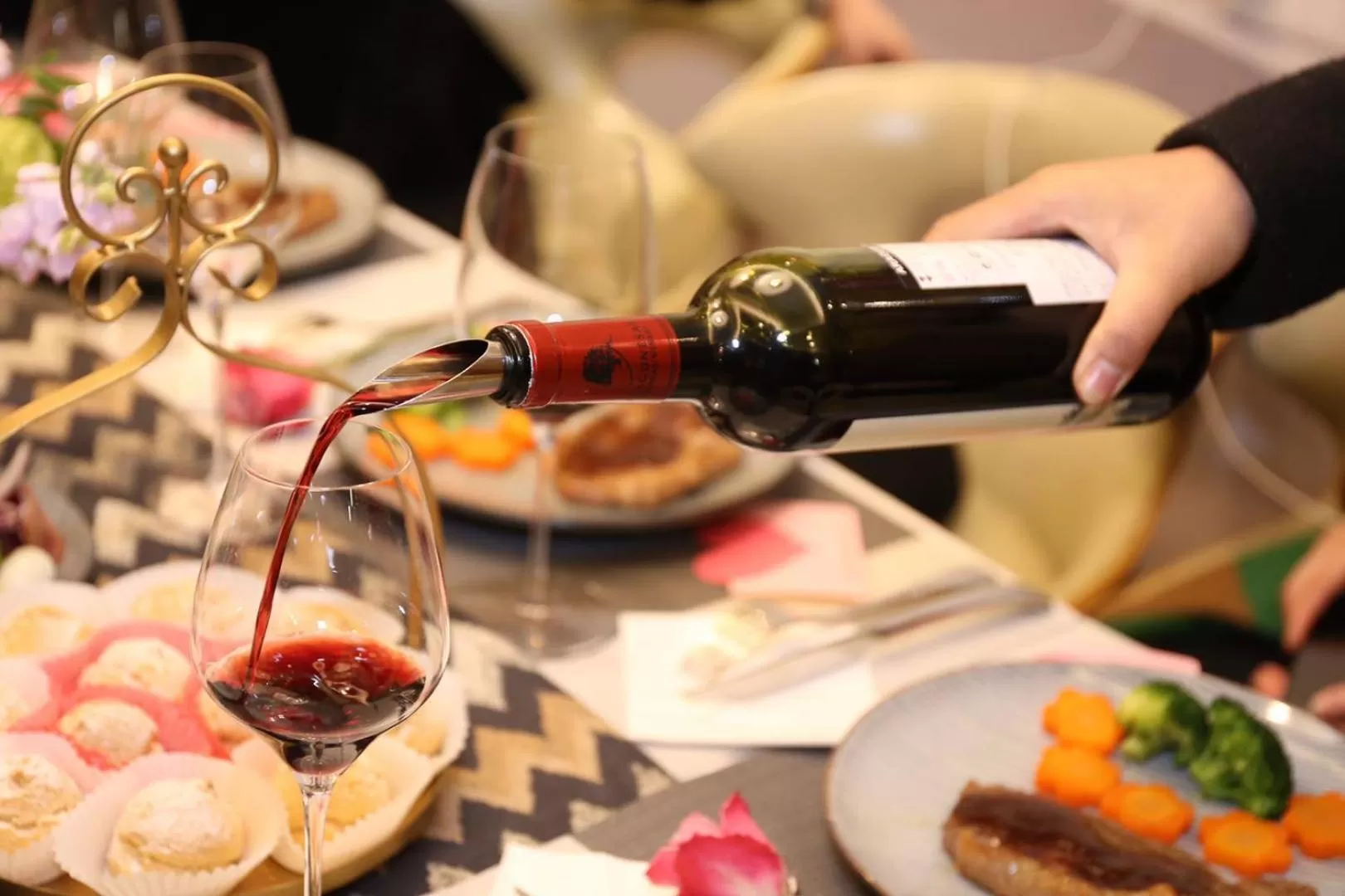 Food and drinks in Li River Resort Villa Hotel