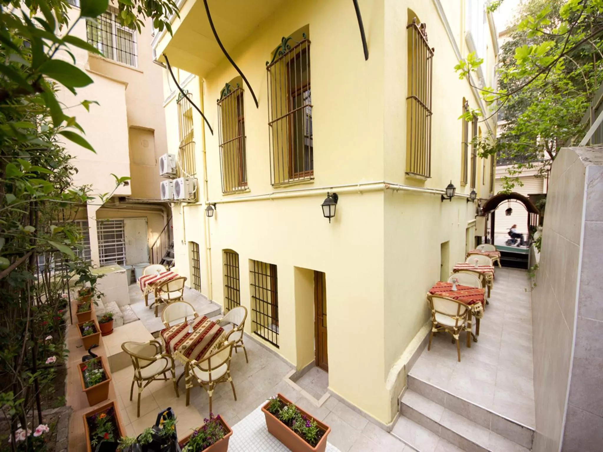 Garden in Hotel New House