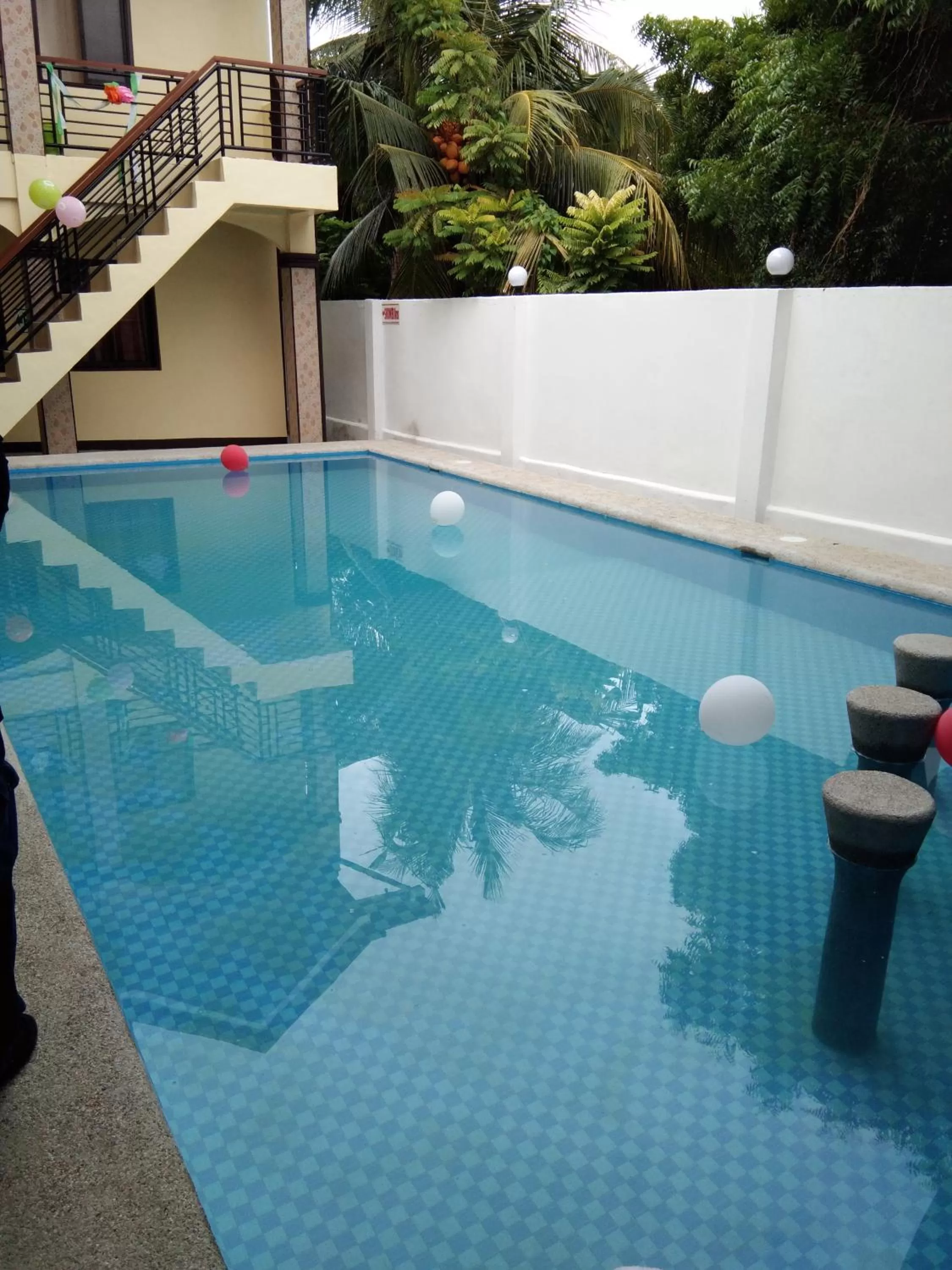 Swimming pool in Mariner's Pension House