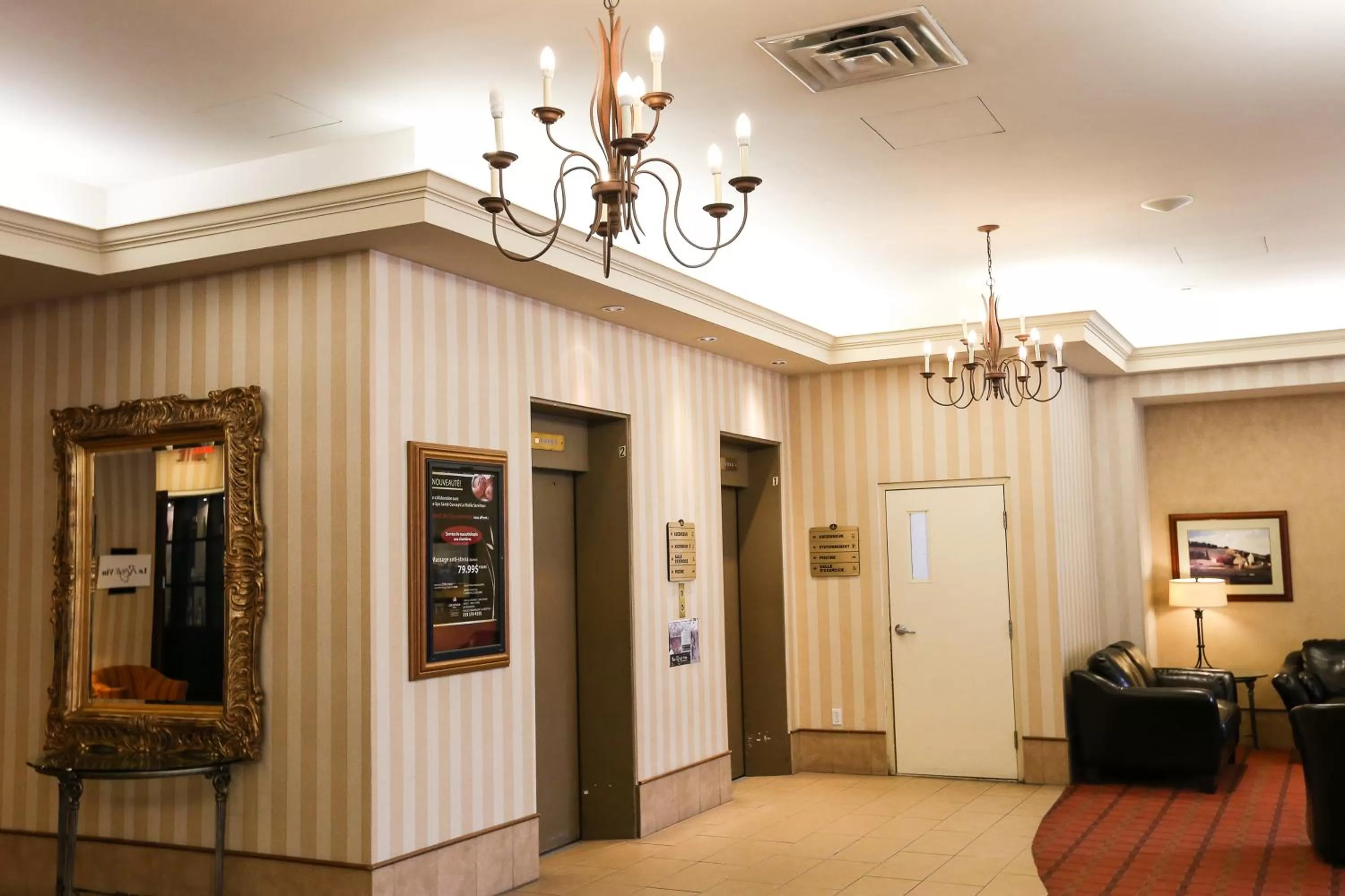 Lobby or reception in Hôtels Gouverneur Trois-Rivières