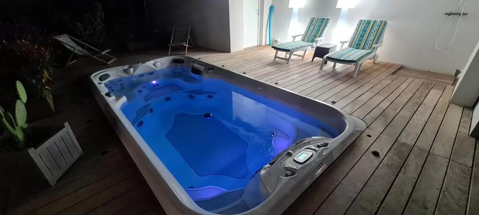 Swimming Pool in VILLA MADY