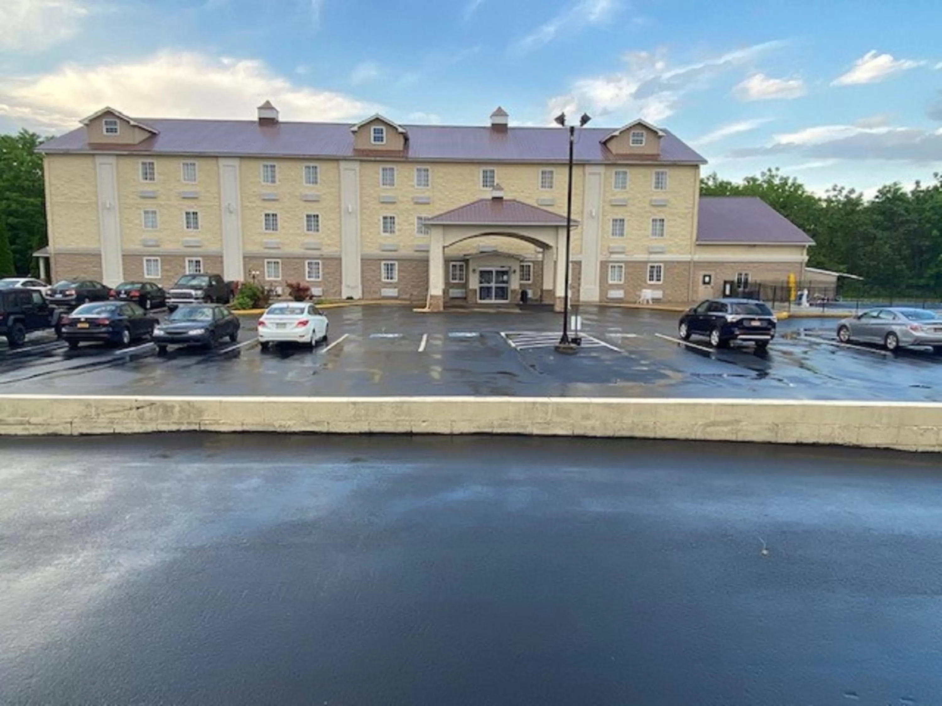Facade/entrance in SureStay Plus by Best Western Jonestown Lebanon Valley