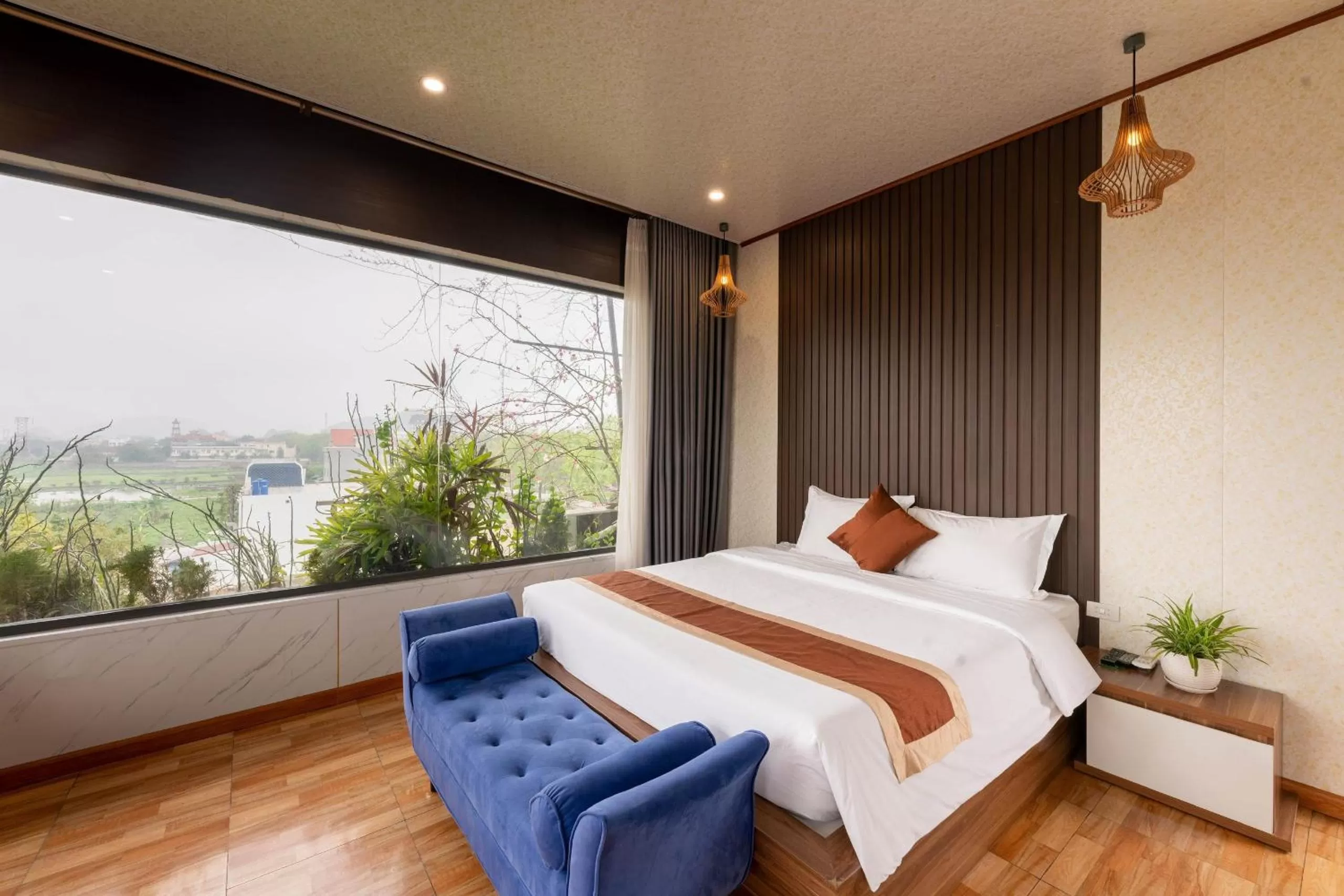 Bed in TAM COC SUNSHINE HOTEL