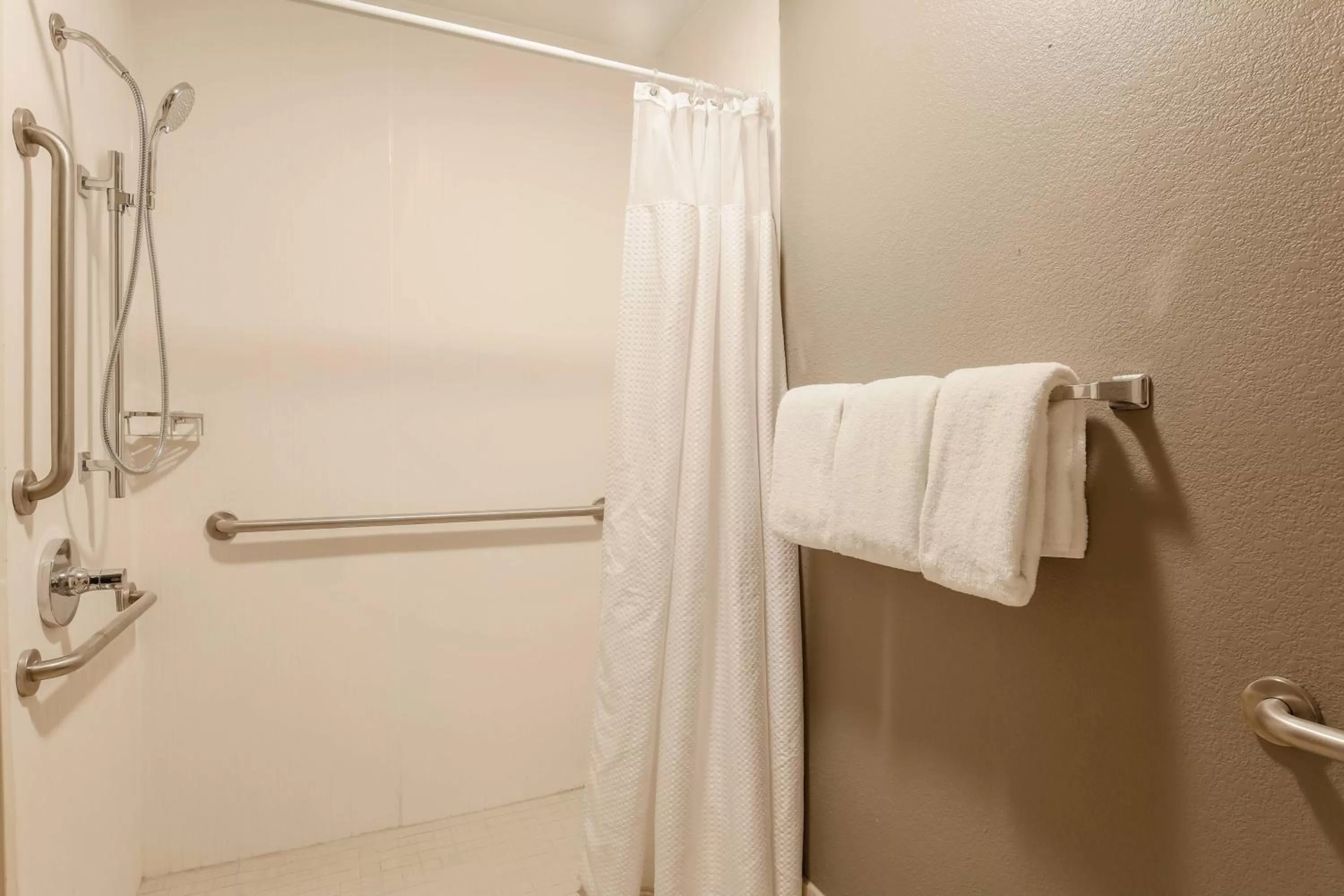 Executive King Suite in Courtyard by Marriott Monroe Airport