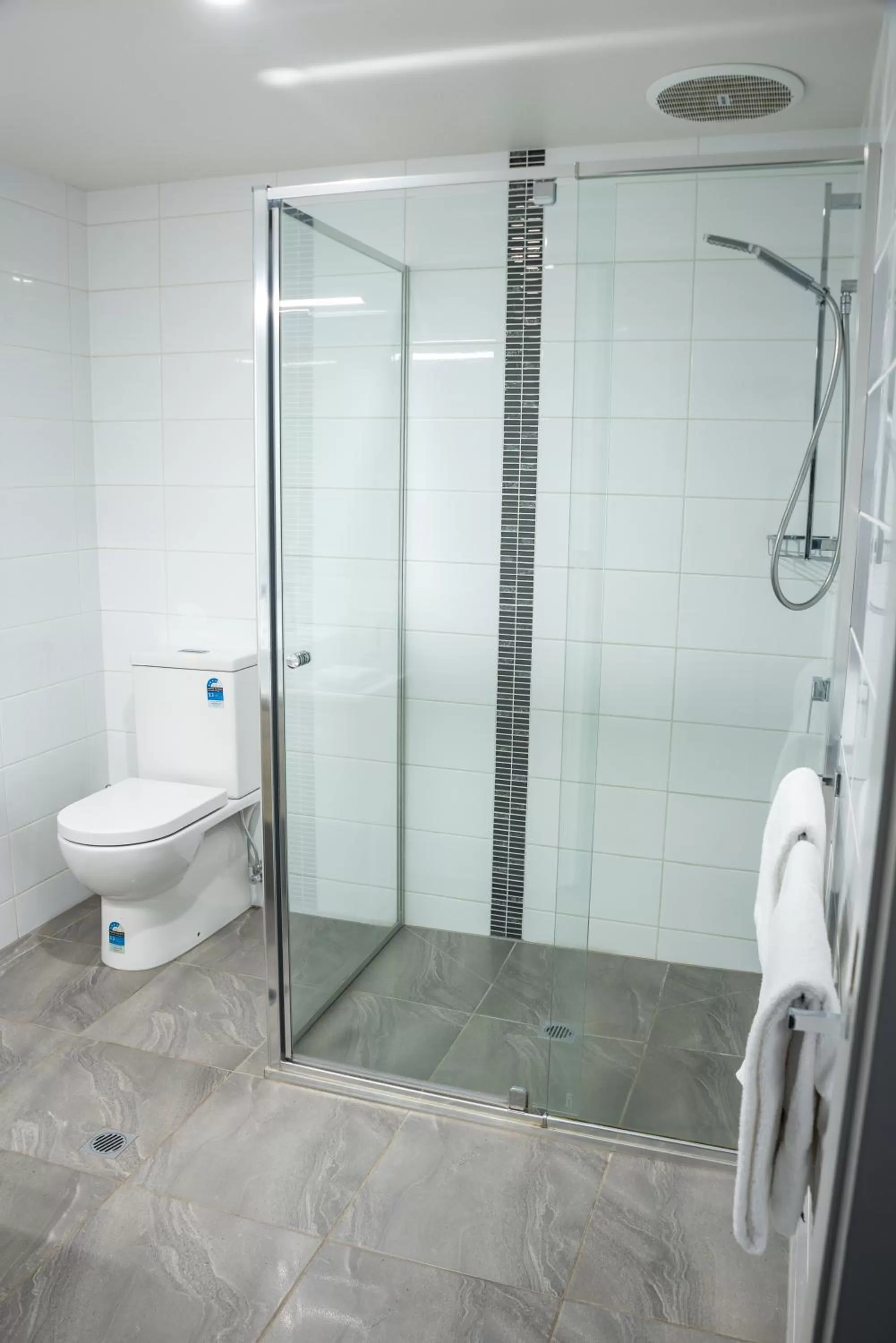 Bathroom in Peppermill Inn Motel