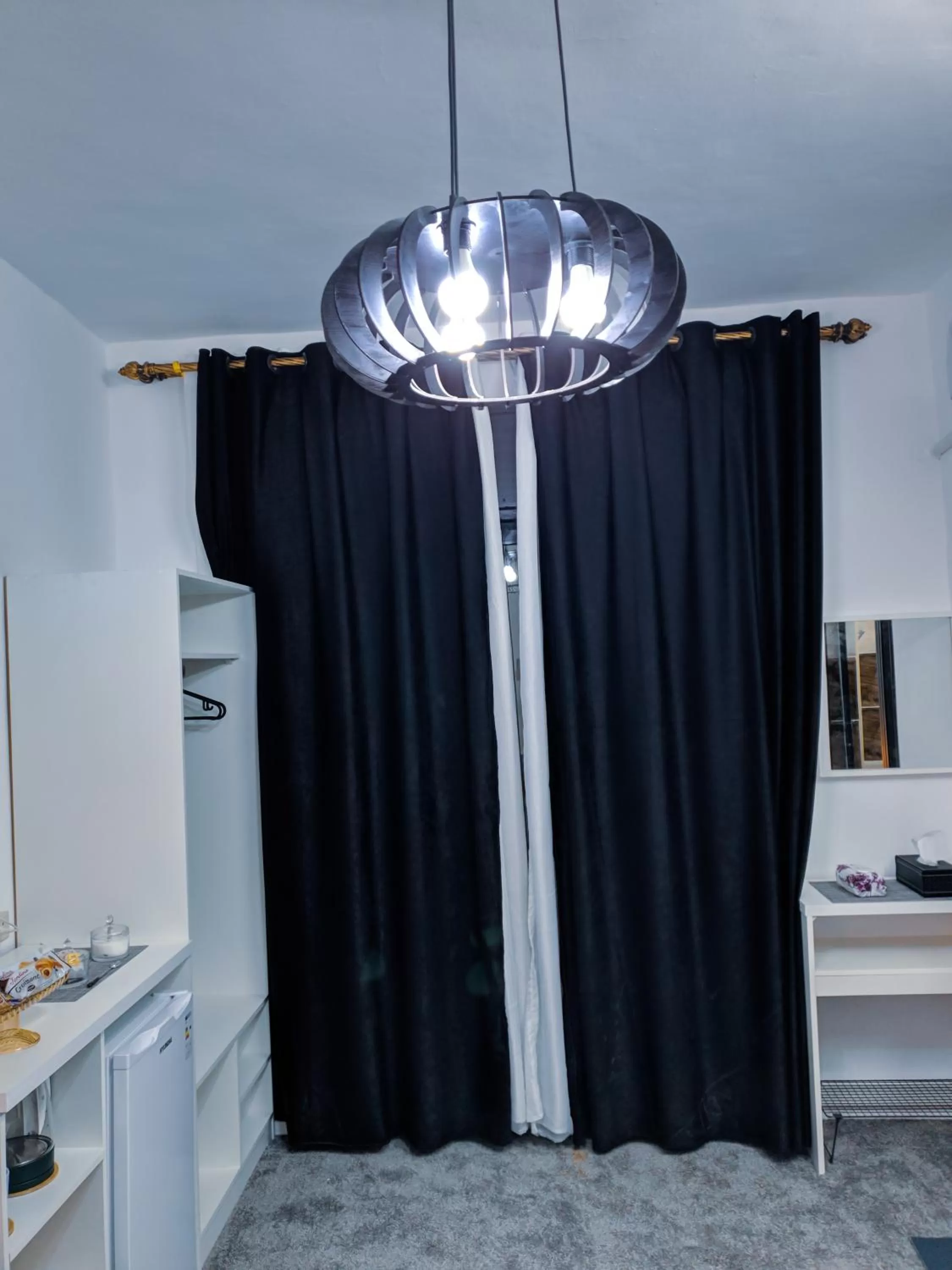 TV/Entertainment Center in Panorama Jerash HOTEL (2)