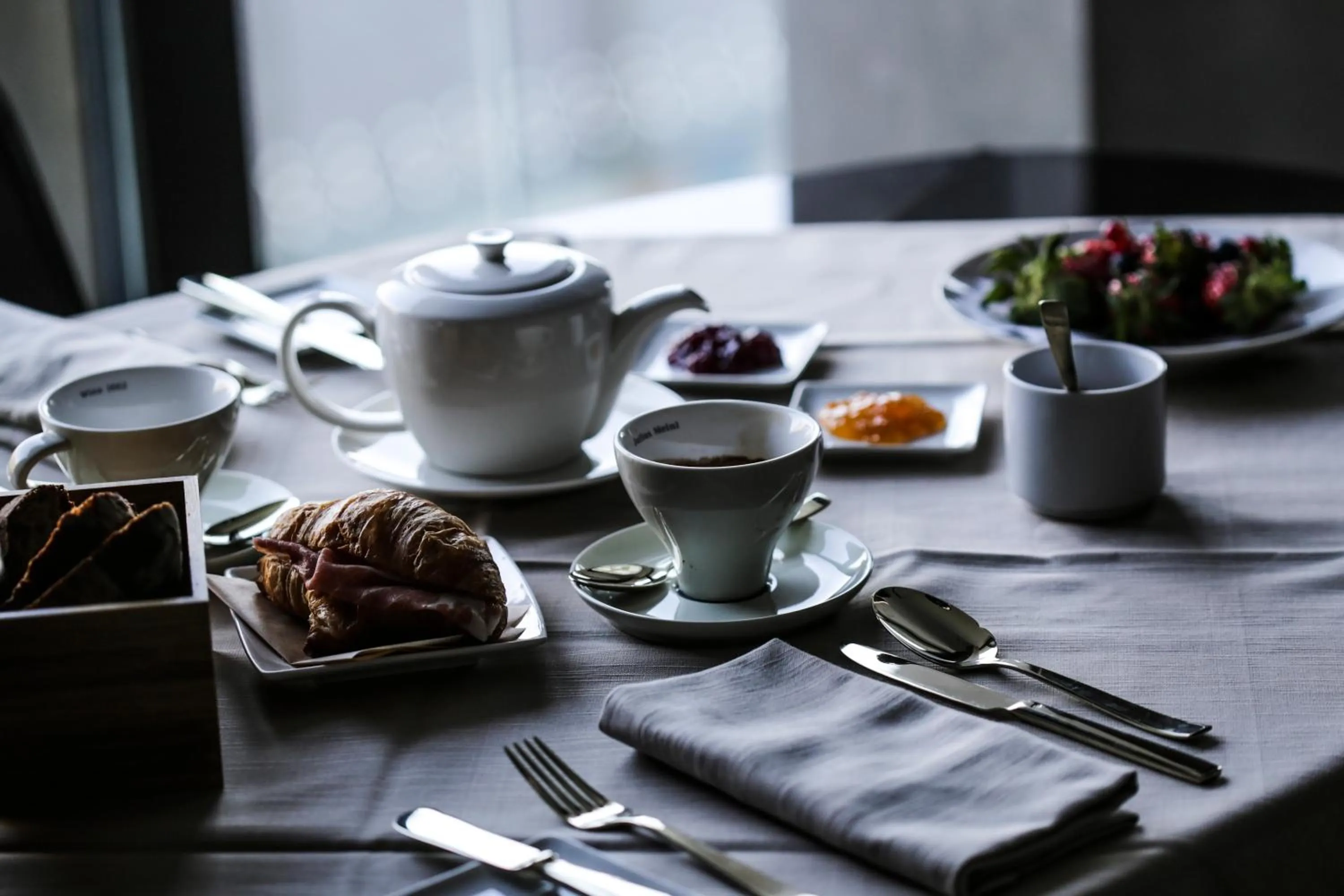 Restaurant/places to eat in Grand Hotel Campione