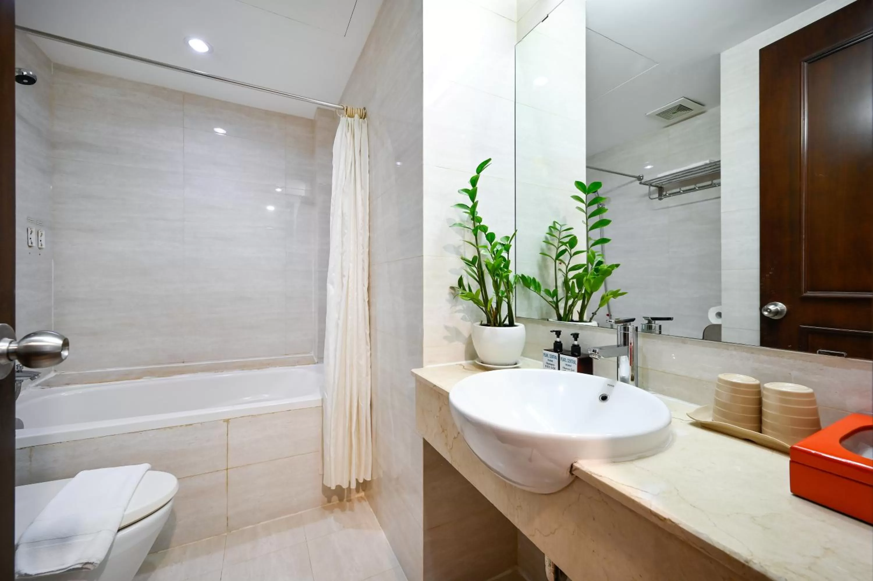 Pearl Central Hotel- Near Nguyen Hue street