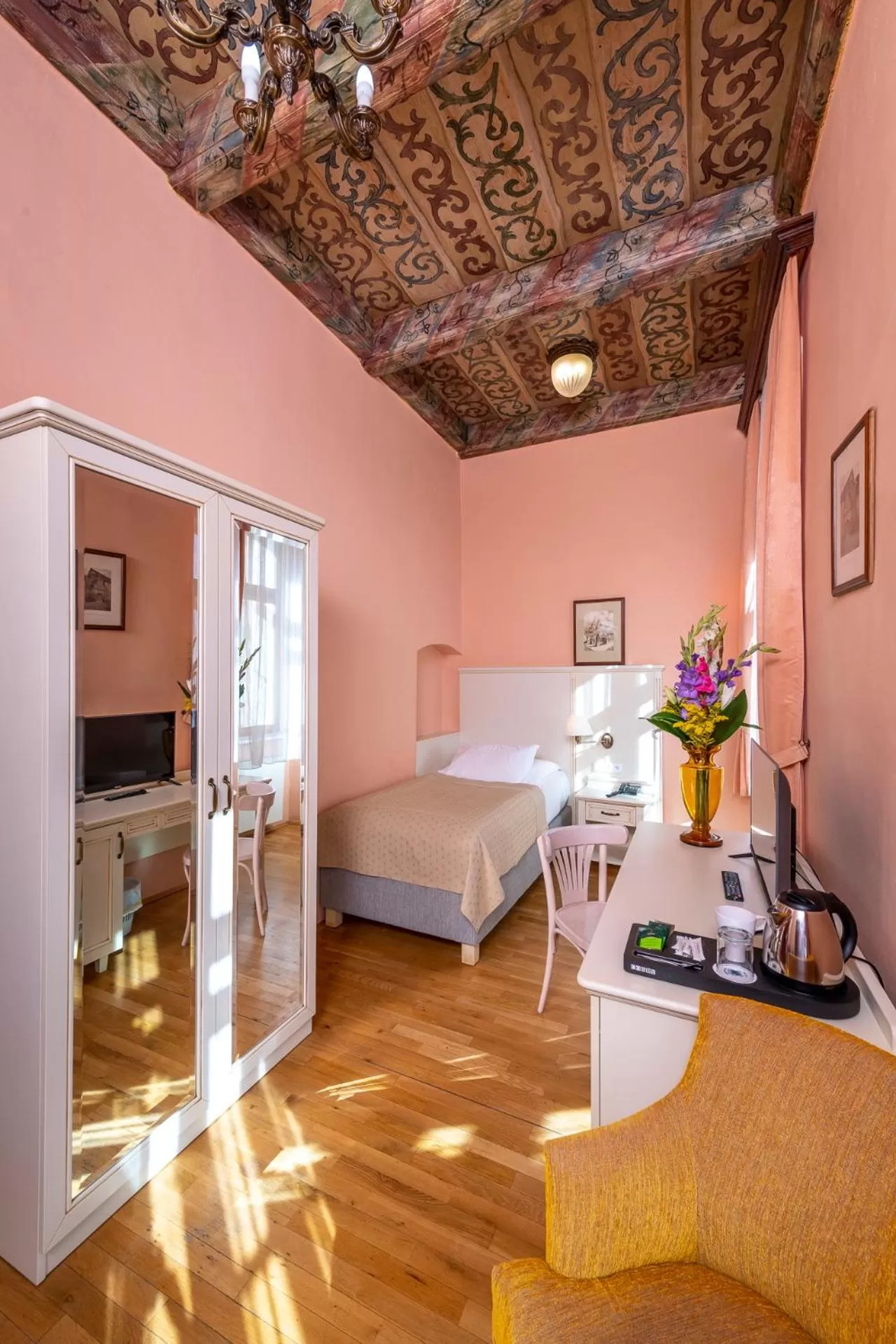 Coffee/tea facilities, Bed in Hotel Cerny Slon