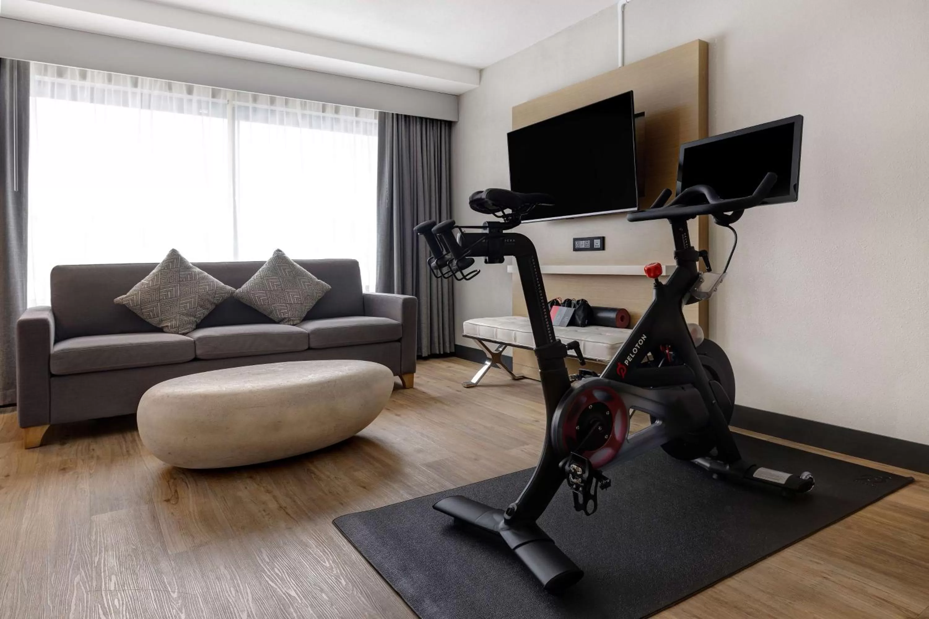 Living room in DoubleTree by Hilton Davenport