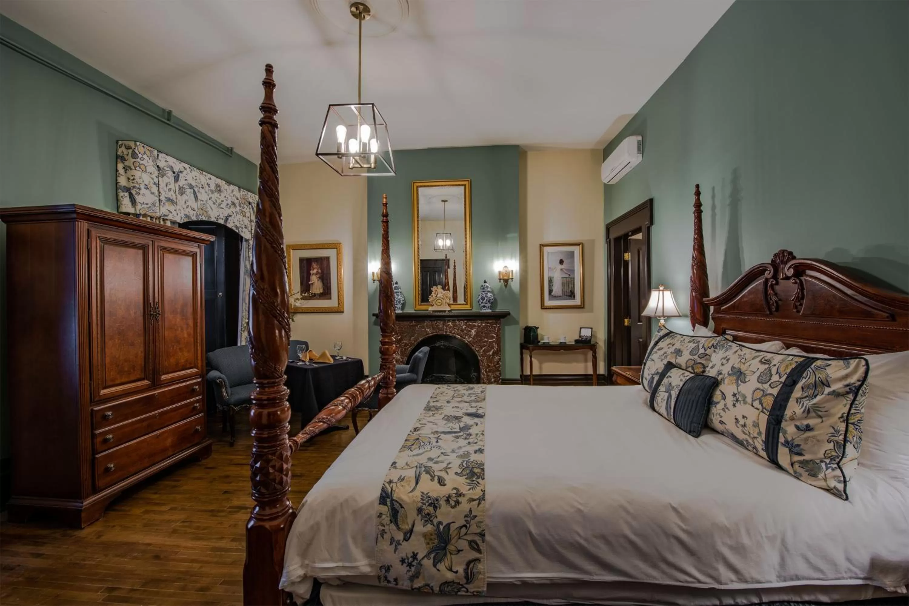 Bedroom, Bed in Le Clos Saint-Louis - Par Aneyro