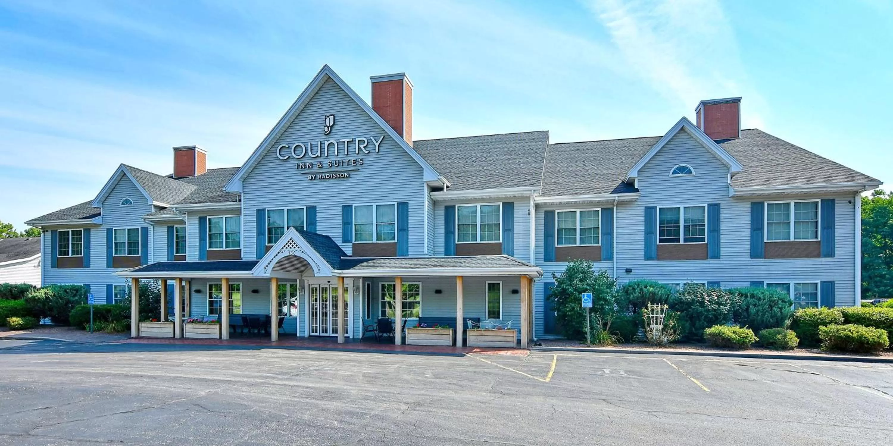 Property Building in Country Inn & Suites by Radisson, Mount Morris, NY
