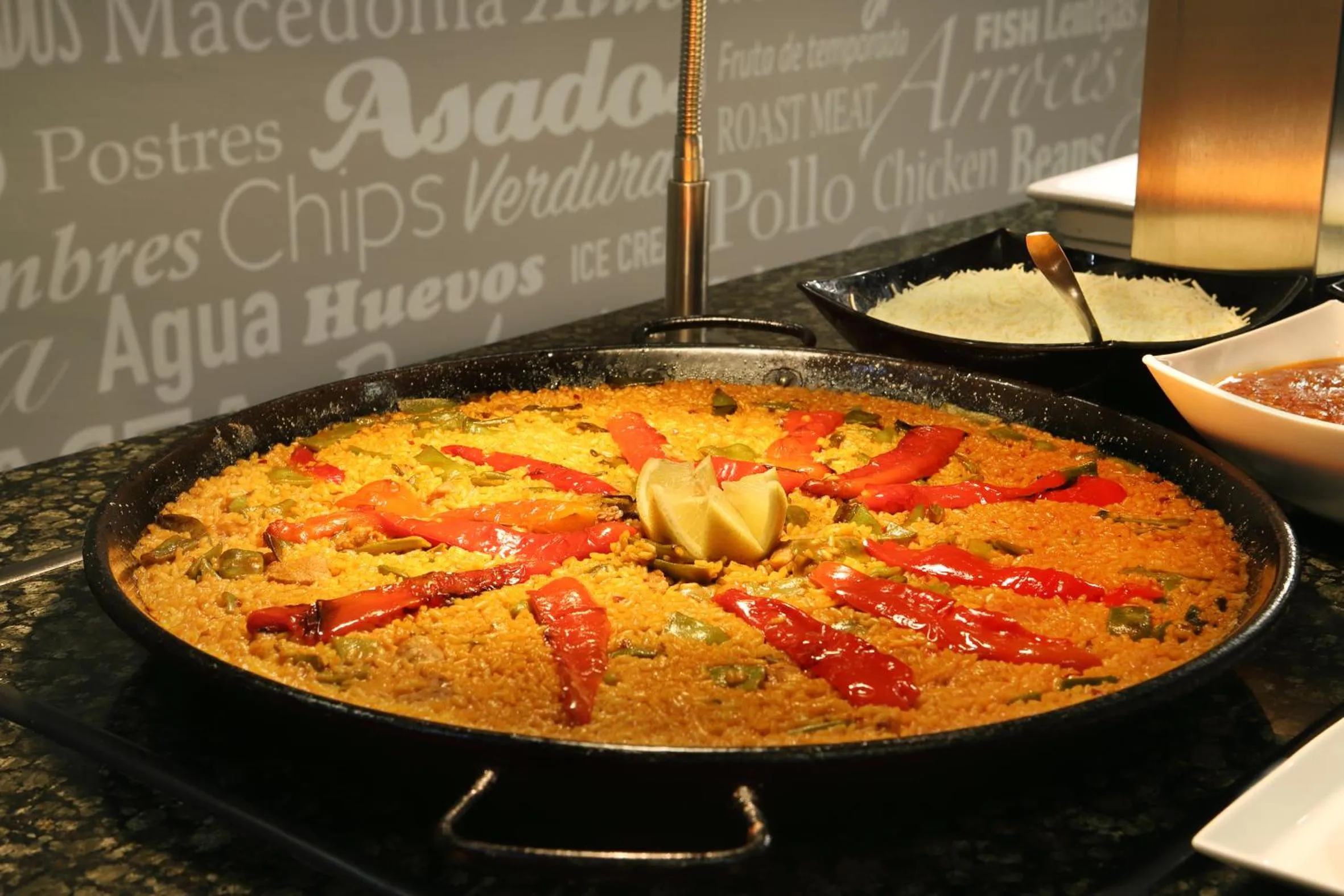 Restaurant/places to eat in Hotel Alameda