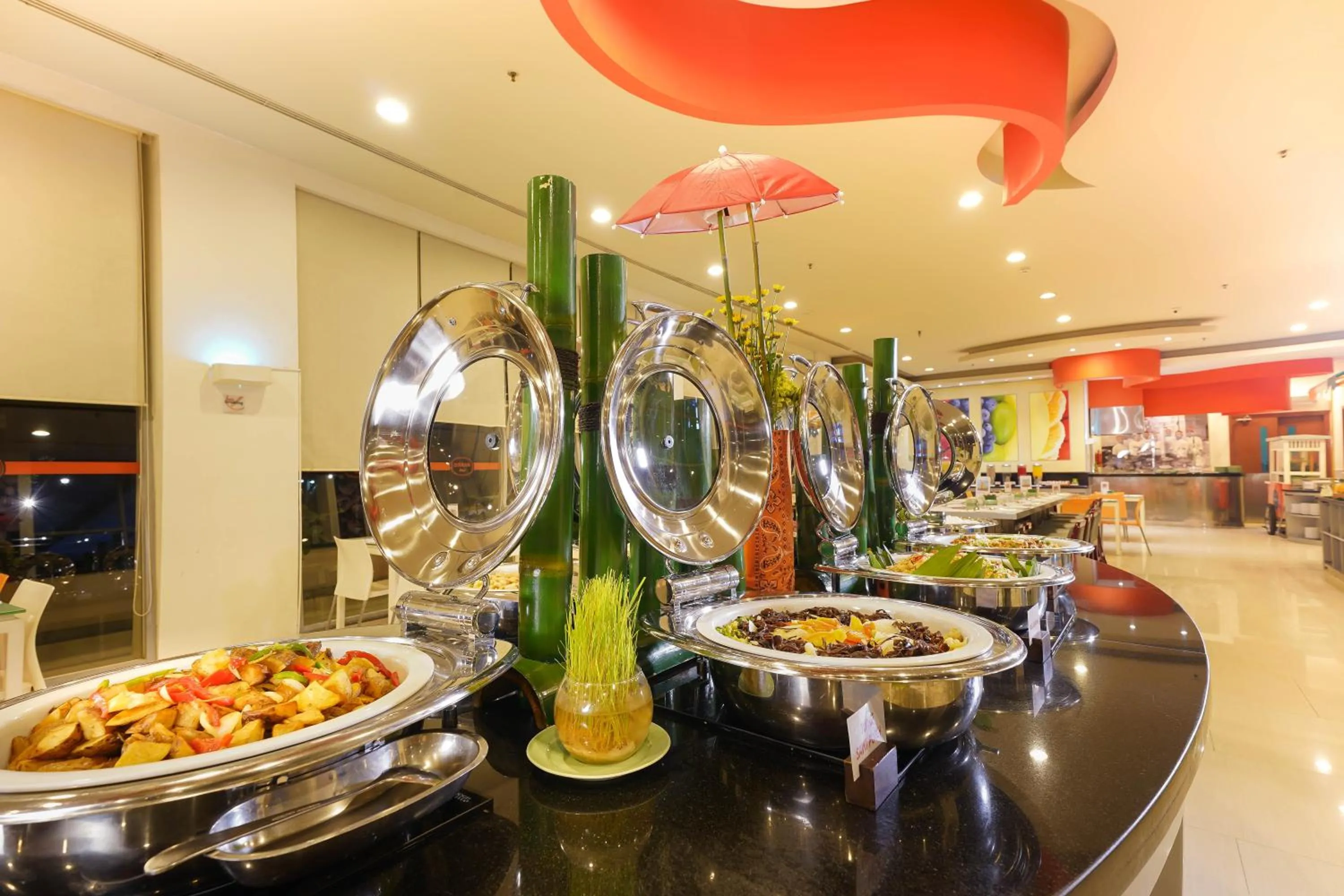 Restaurant/places to eat in HARRIS Hotel Sentul City Bogor