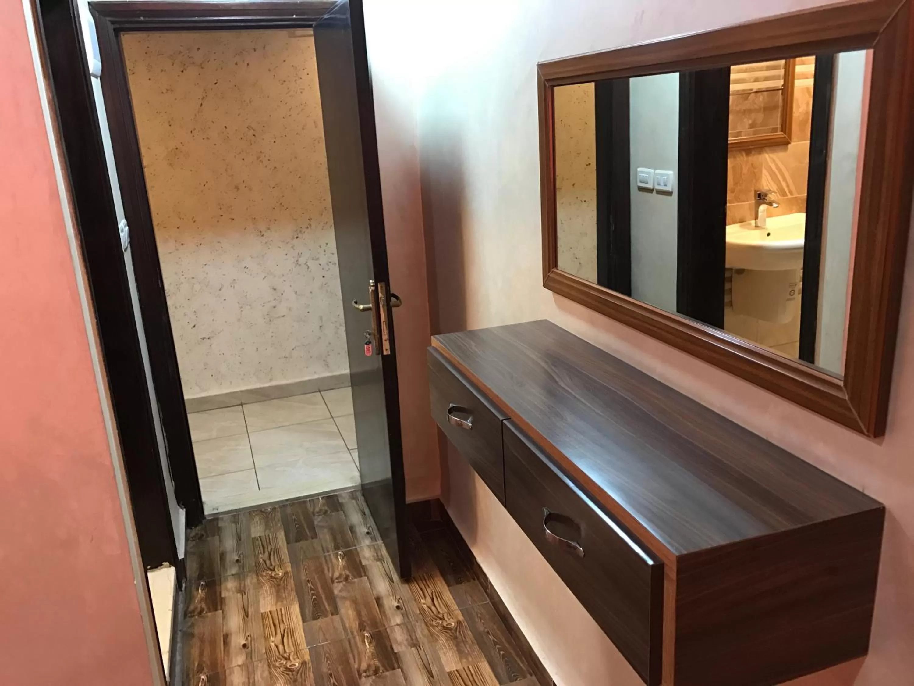 Sun Rise Hotel & Hostel & Tours