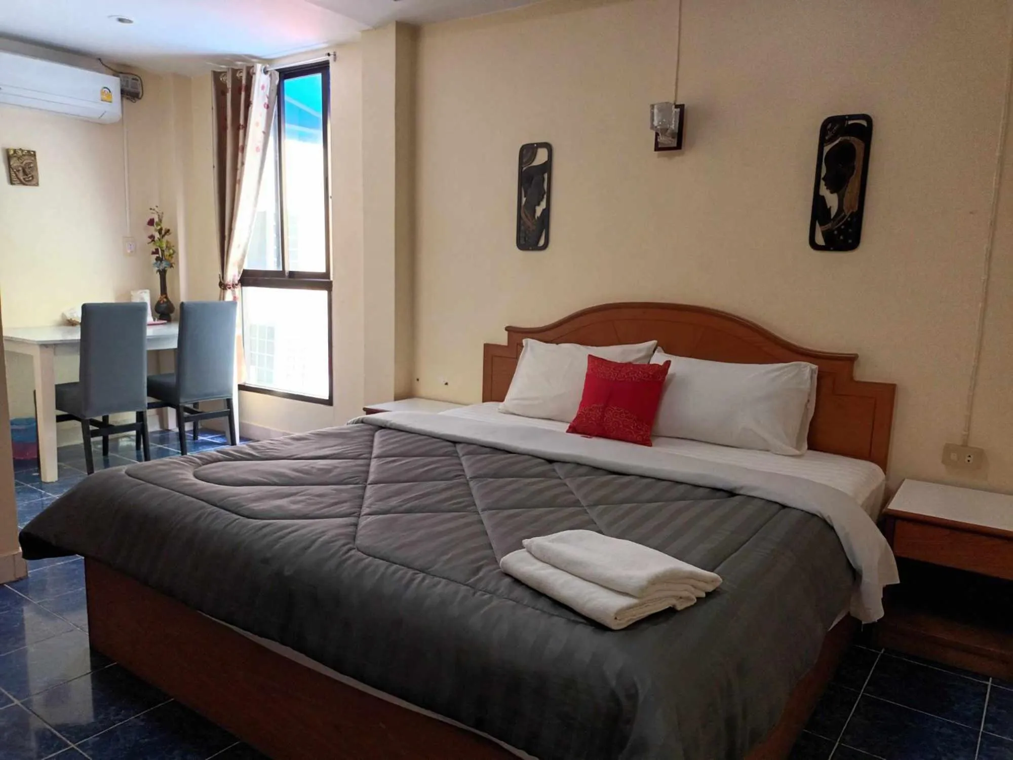 Bed in Patong Rose Guest House 50m to Beach
